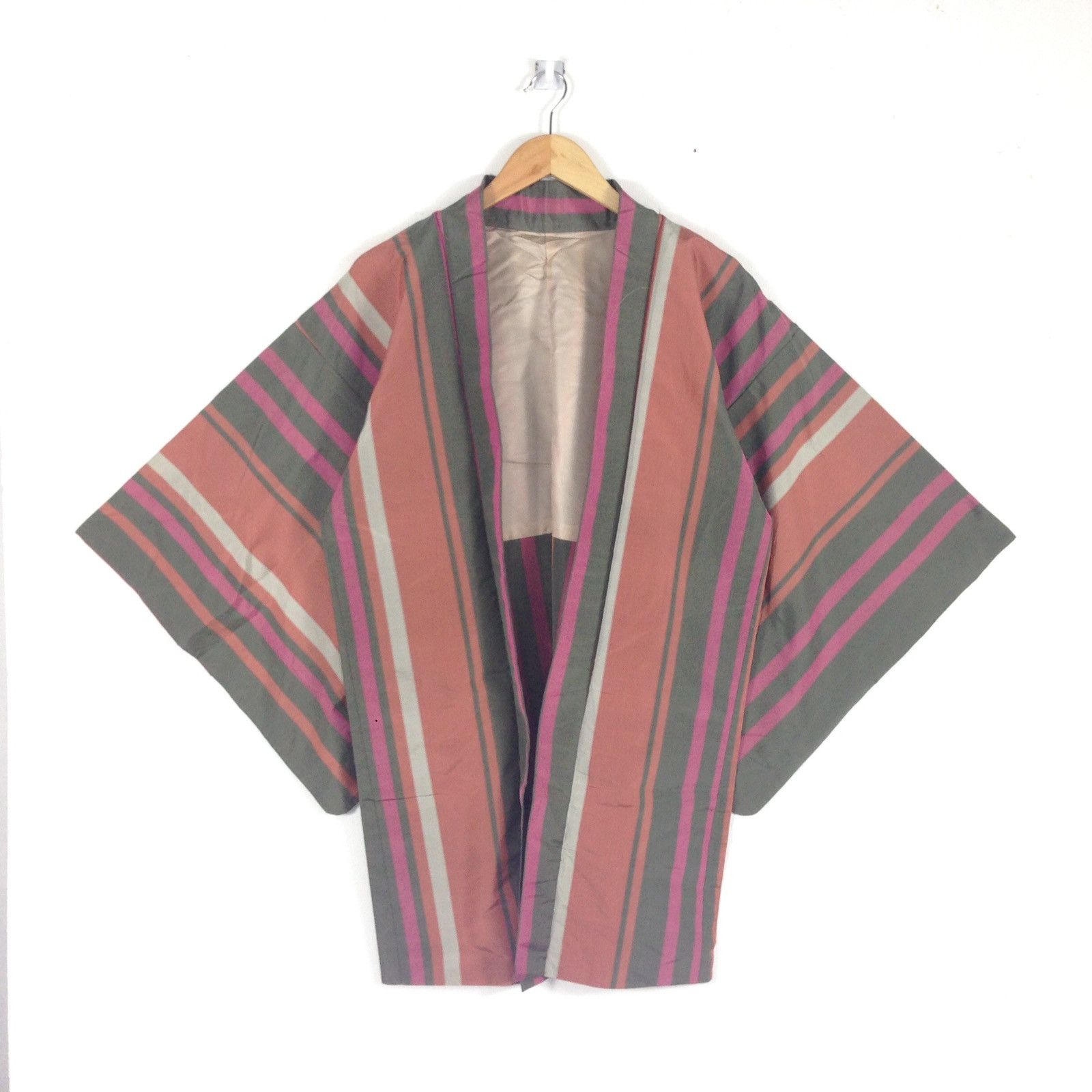 Japanese Brand Vintage Haori Kimono Nice Colour Japanese Fashion Kimono Size US L / EU 52-54 / 3 - 1 Thumbnail