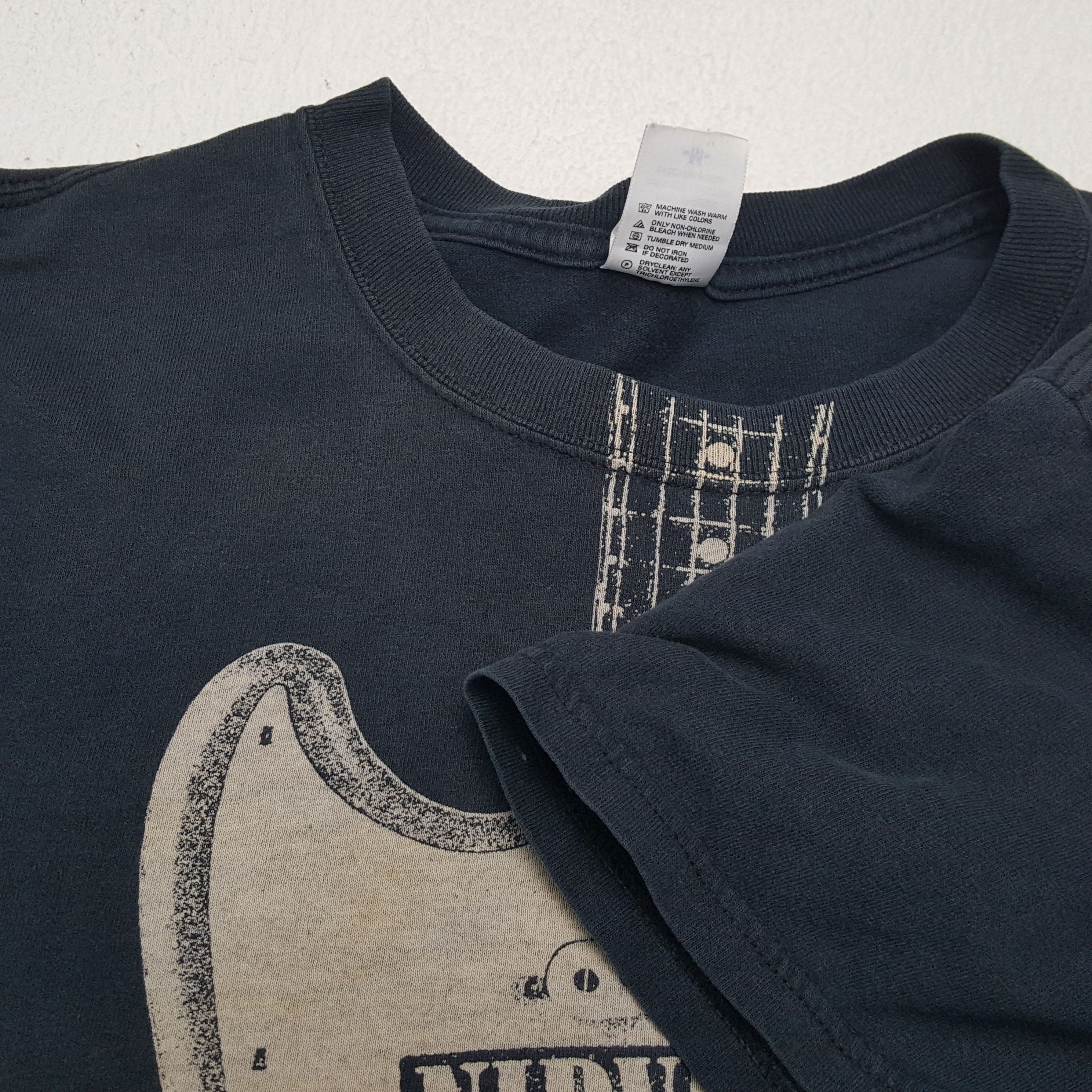 Band Tees × Nirvana × Vintage NIRVANA Rock Band Big Guitar Design Vintage Tshirt Size US M / EU 48-50 / 2 - 7 Thumbnail