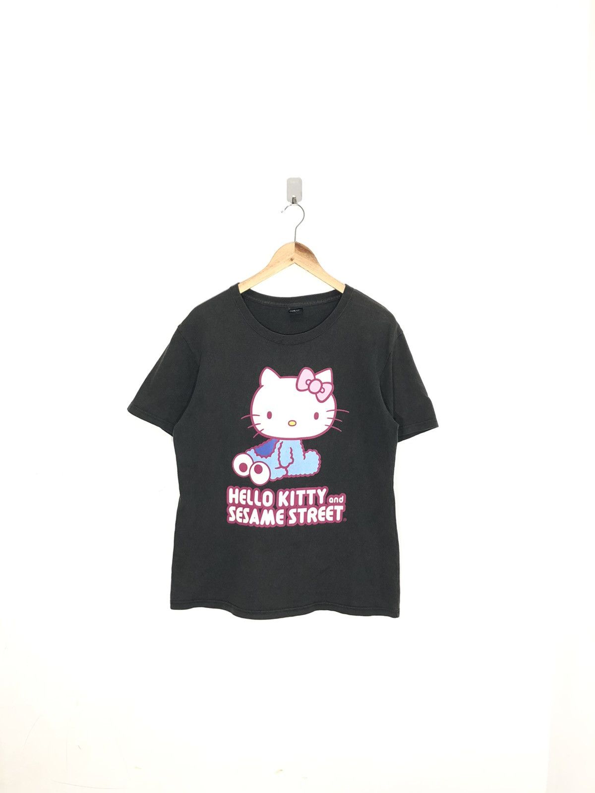 Japanese Brand Vintage 90’s Hello Kitty X Sesame Street Shirts Size US M / EU 48-50 / 2 - 2 Thumbnail