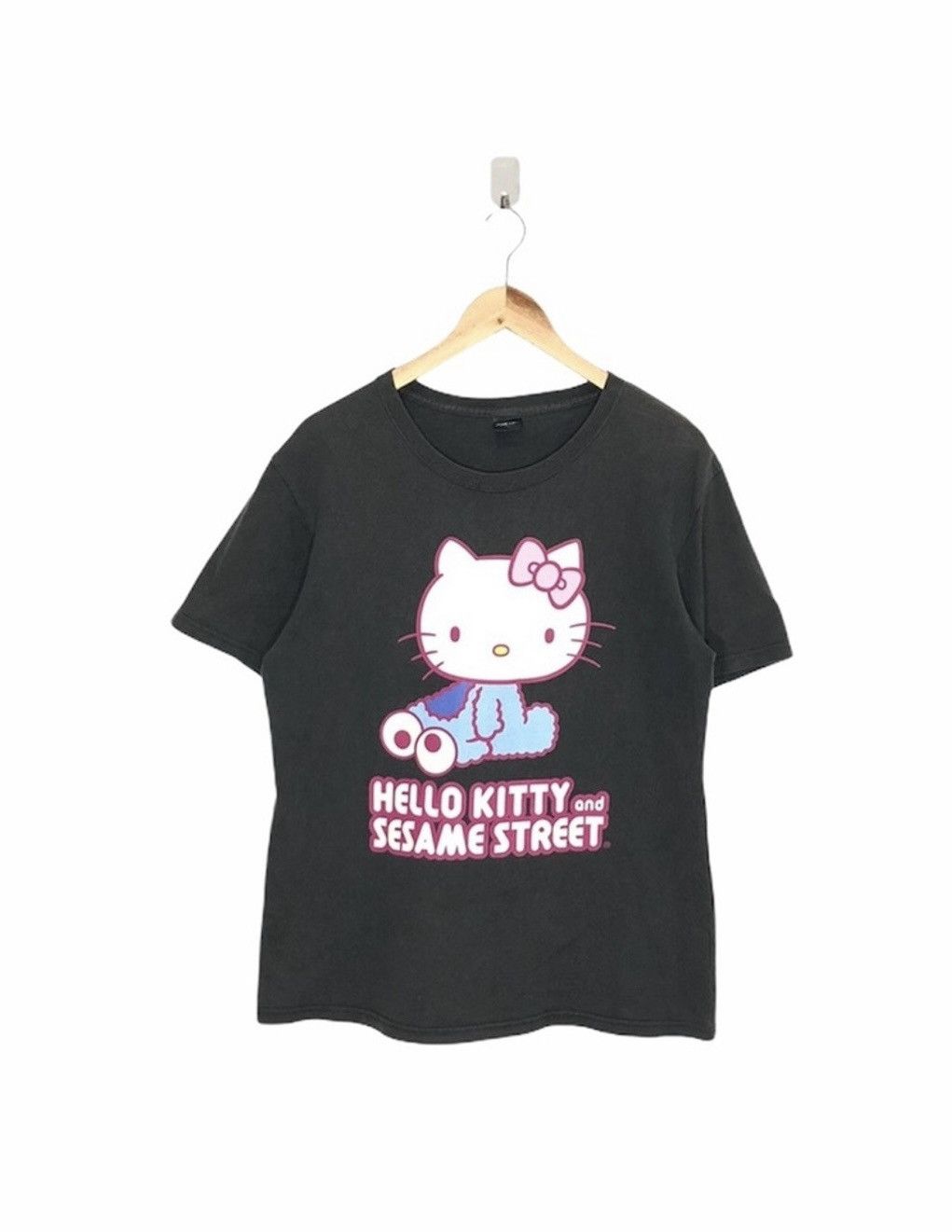 Japanese Brand Vintage 90’s Hello Kitty X Sesame Street Shirts Size US M / EU 48-50 / 2 - 1 Thumbnail