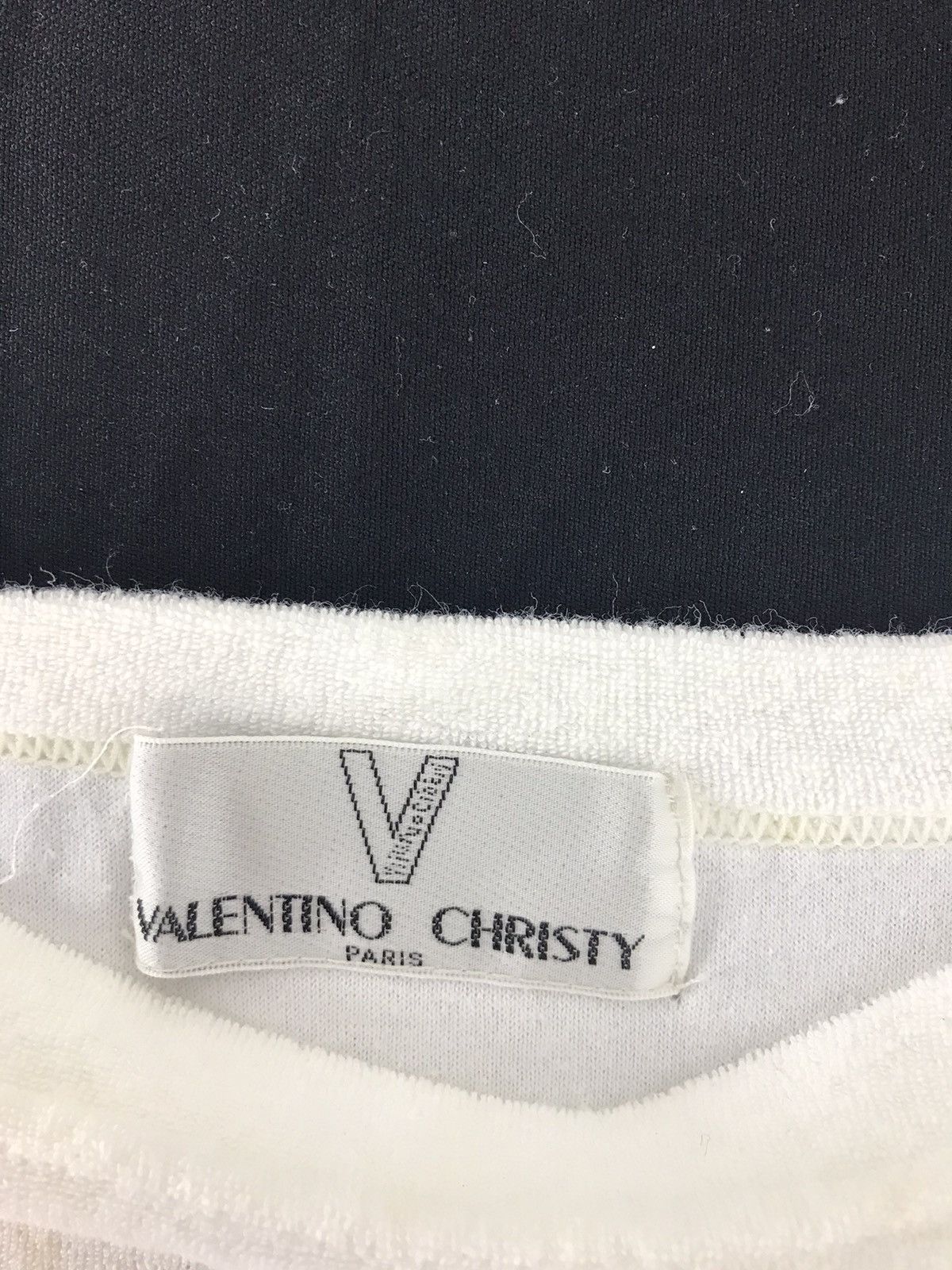 Designer × Valentino × Vintage Vintage 90s Valentino Christy Paris Embroidery Logo T-shirt Size US M / EU 48-50 / 2 - 5 Thumbnail