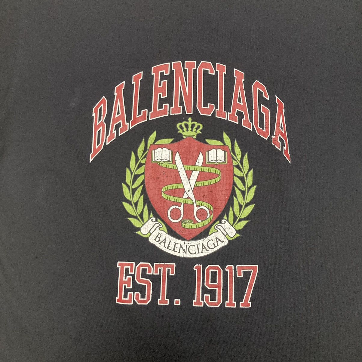 Balenciaga New Balenciaga College Crest Logo Navy T-Shirt Size XS Size XS / US 0-2 / IT 36-38 - 2 Thumbnail