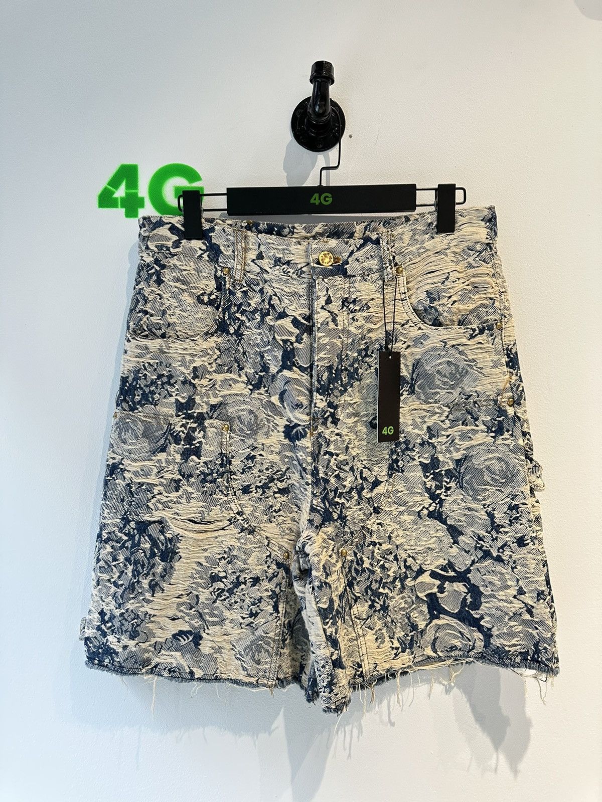 image of Louis Vuitton x Virgil Abloh Lv Virgil Double Knee Carpenter Floral Patch Shorts New in Blue White 