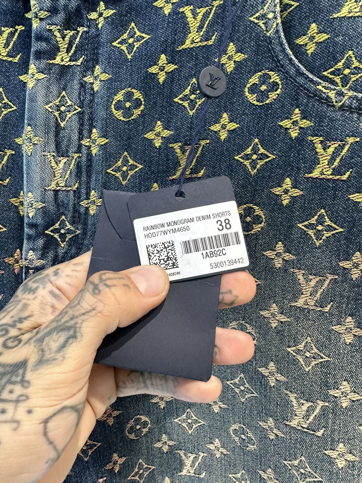 Louis Vuitton × Virgil Abloh LV Virgil Multi Rainbow Logo Shorts NEW 38 Size US 38 / EU 54 - 4 Thumbnail