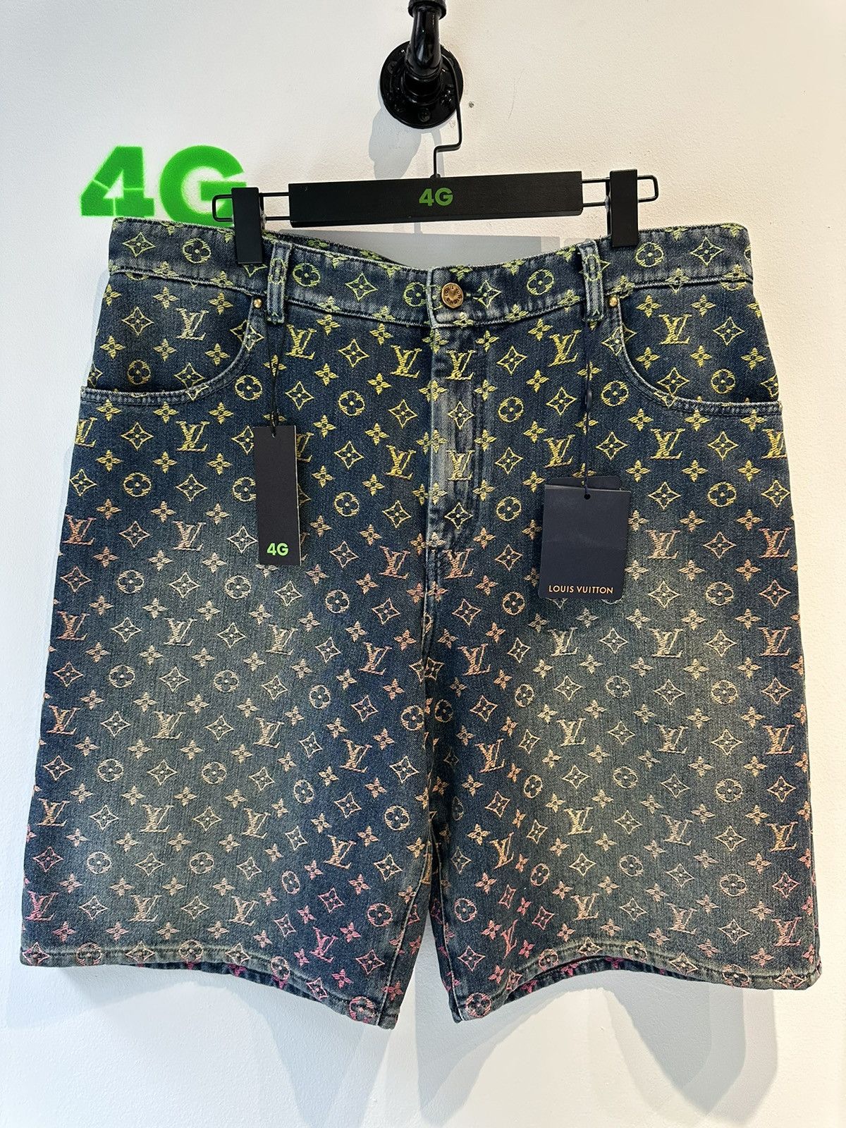 Louis Vuitton × Virgil Abloh LV Virgil Multi Rainbow Logo Shorts NEW 38 Size US 38 / EU 54 - 2 Thumbnail