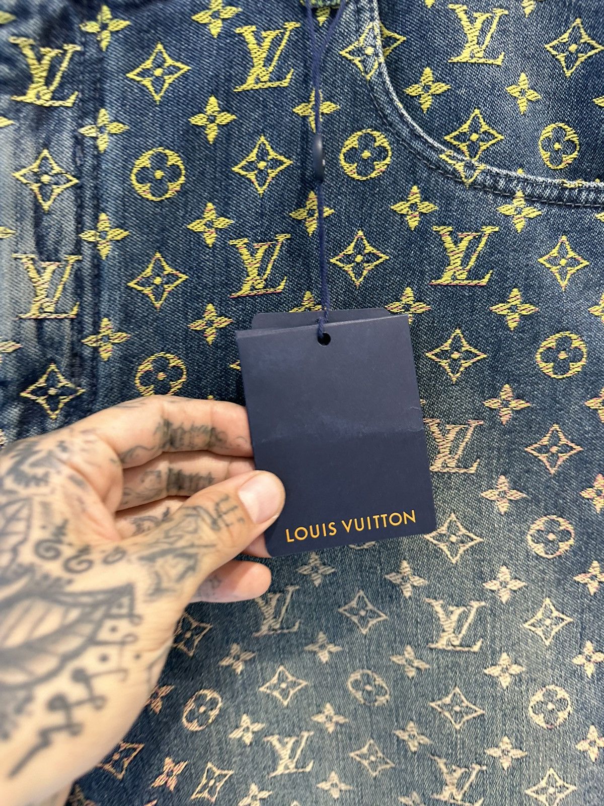 Louis Vuitton × Virgil Abloh LV Virgil Multi Rainbow Logo Shorts NEW 38 Size US 38 / EU 54 - 3 Thumbnail