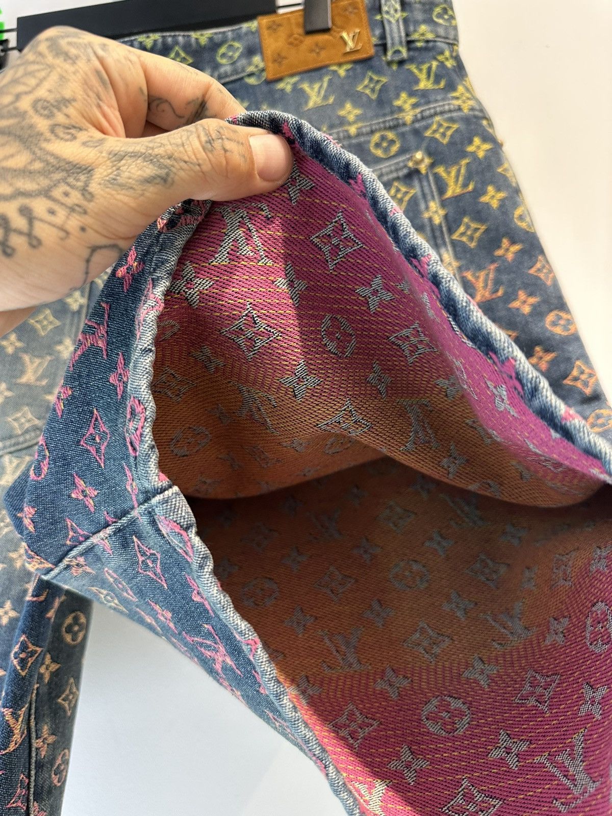 Louis Vuitton × Virgil Abloh LV Virgil Multi Rainbow Logo Shorts NEW 38 Size US 38 / EU 54 - 9 Thumbnail
