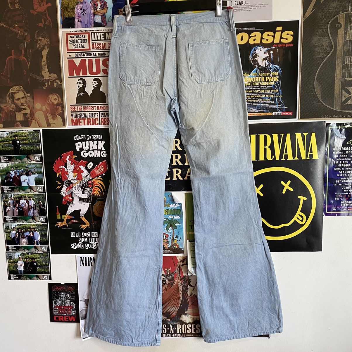 Vintage Vintage Bell Bottom Lightwash Blue Flare Jeans Size US 29 - 8 Thumbnail