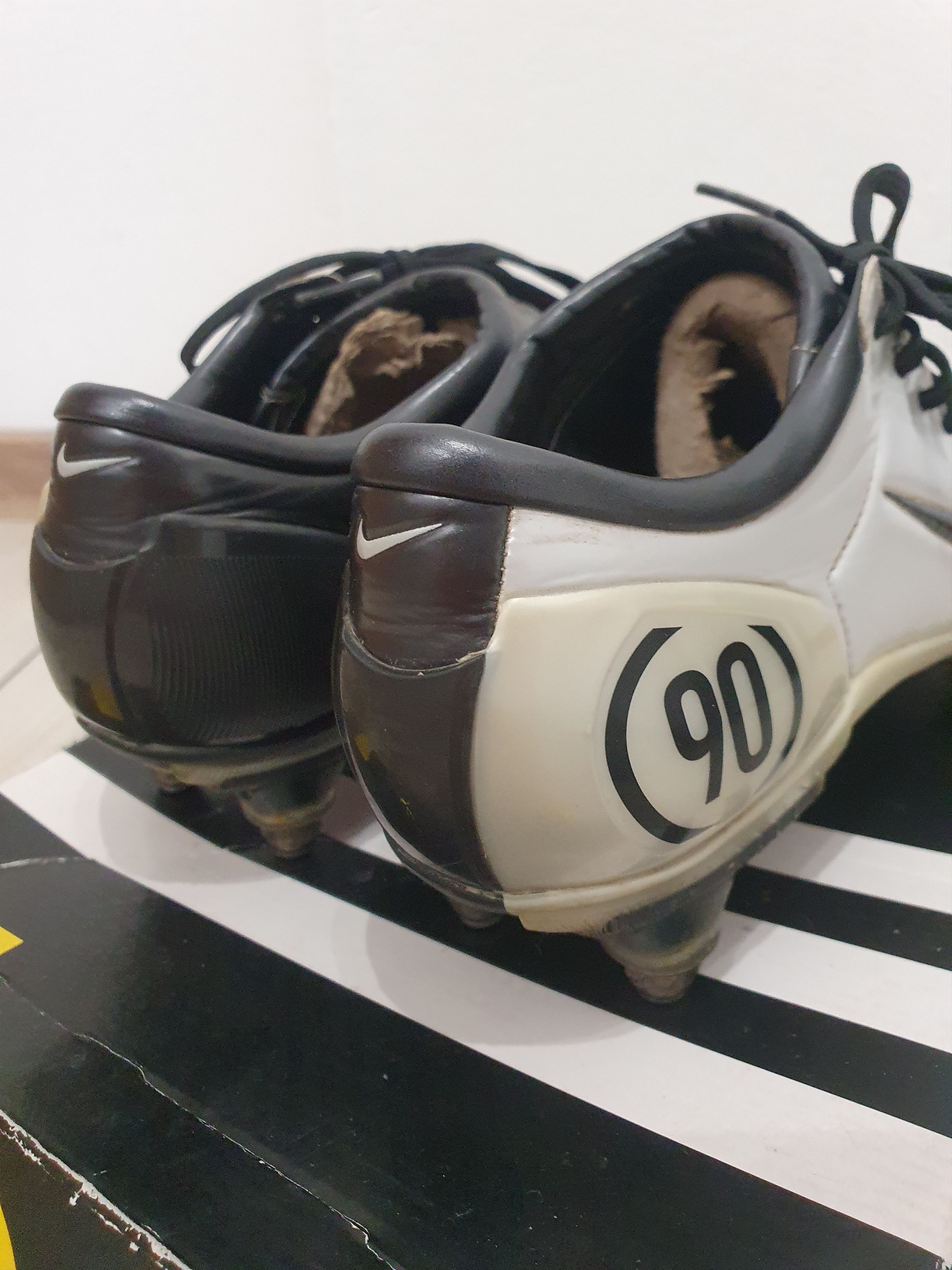 NIKE AIR ZOOM T90 TOTAL90 SG SIze 42 8.5us 7.5uk soccer