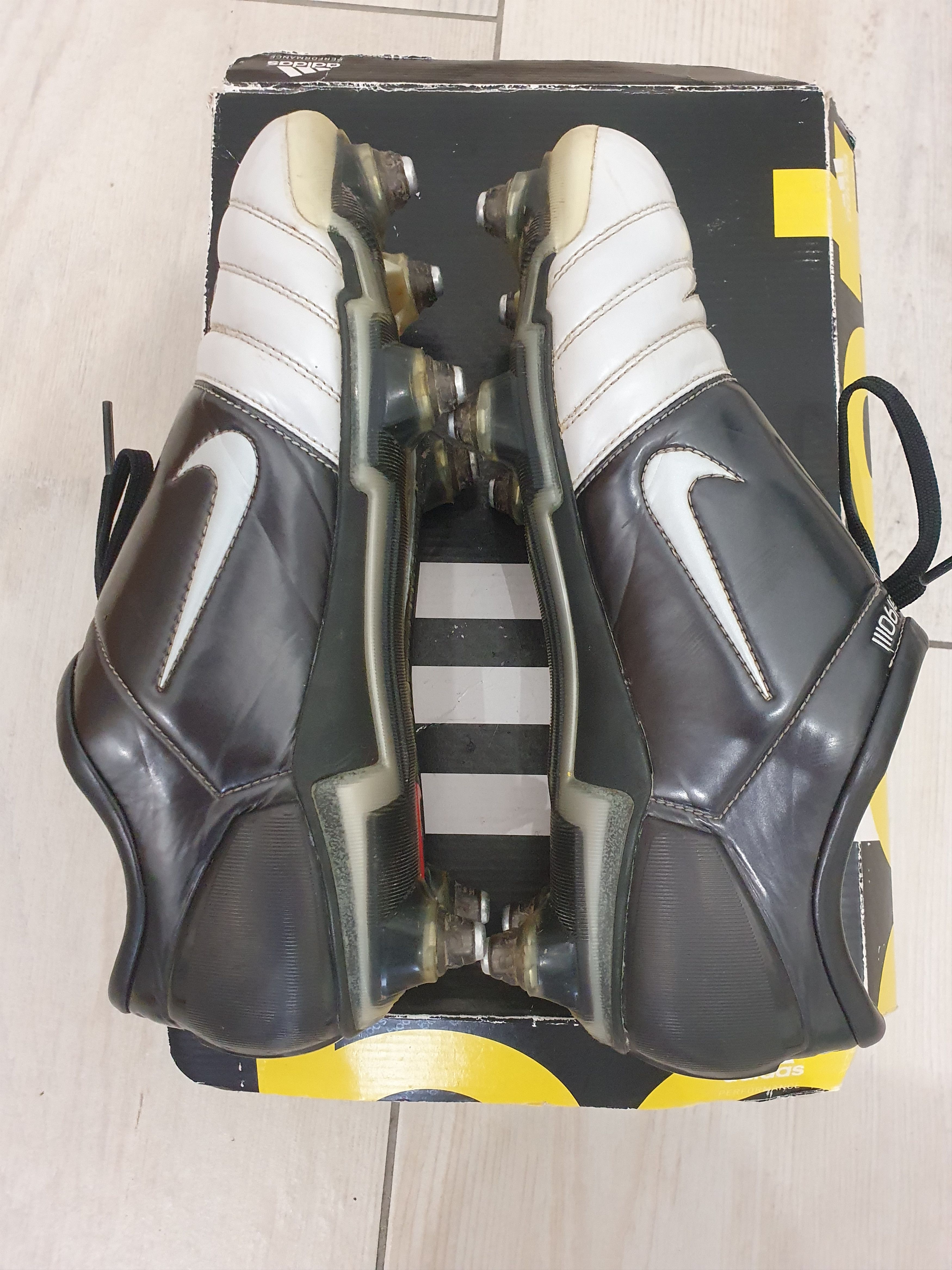 NIKE AIR ZOOM T90 TOTAL90 SG SIze 42 8.5us 7.5uk soccer
