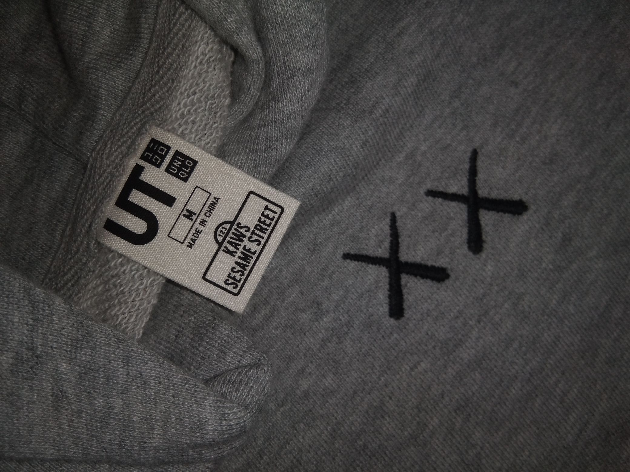 Kaws × Uniqlo Kaws x Sesame Street hoodie artist designer Size US S / EU 44-46 / 1 - 4 Thumbnail