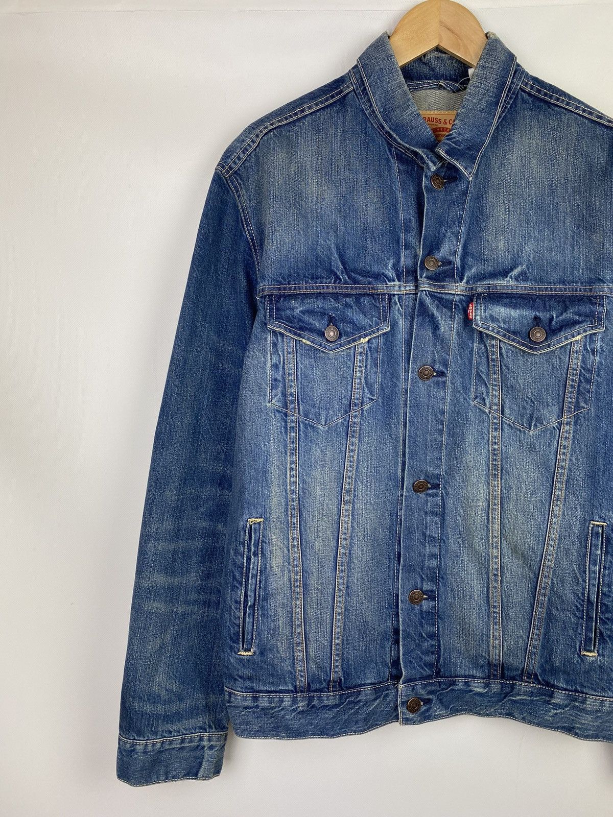 Levi's × Vintage Vintage Levi’s men’s denim trucker jacket size Xl Size US XL / EU 56 / 4 - 2 Thumbnail