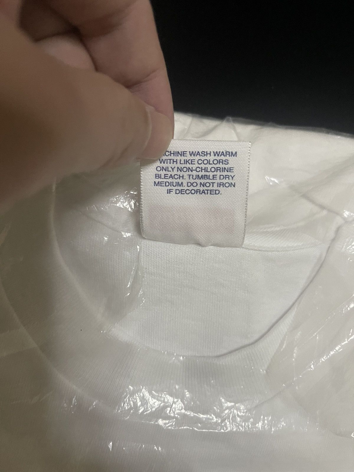 Supreme Supreme ss16 strawberry berry tee T-shirt ds in og bag Size US M / EU 48-50 / 2 - 4 Thumbnail