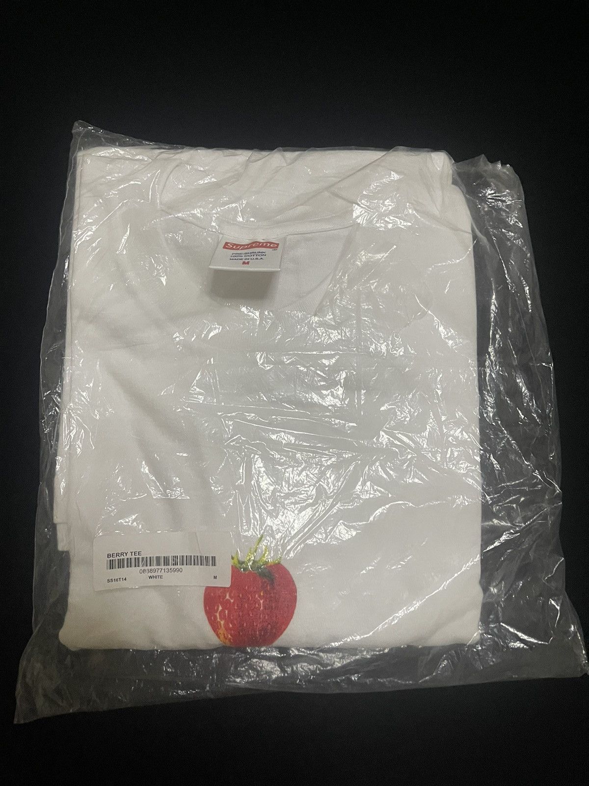 Supreme Supreme ss16 strawberry berry tee T-shirt ds in og bag Size US M / EU 48-50 / 2 - 1 Thumbnail
