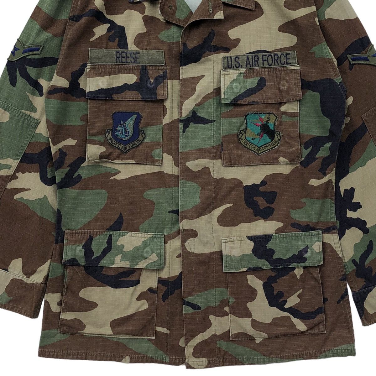 Vintage 🔥Vintage 80s US Air Force Woodland Camo Jacket With Patches Size US S / EU 44-46 / 1 - 3 Thumbnail