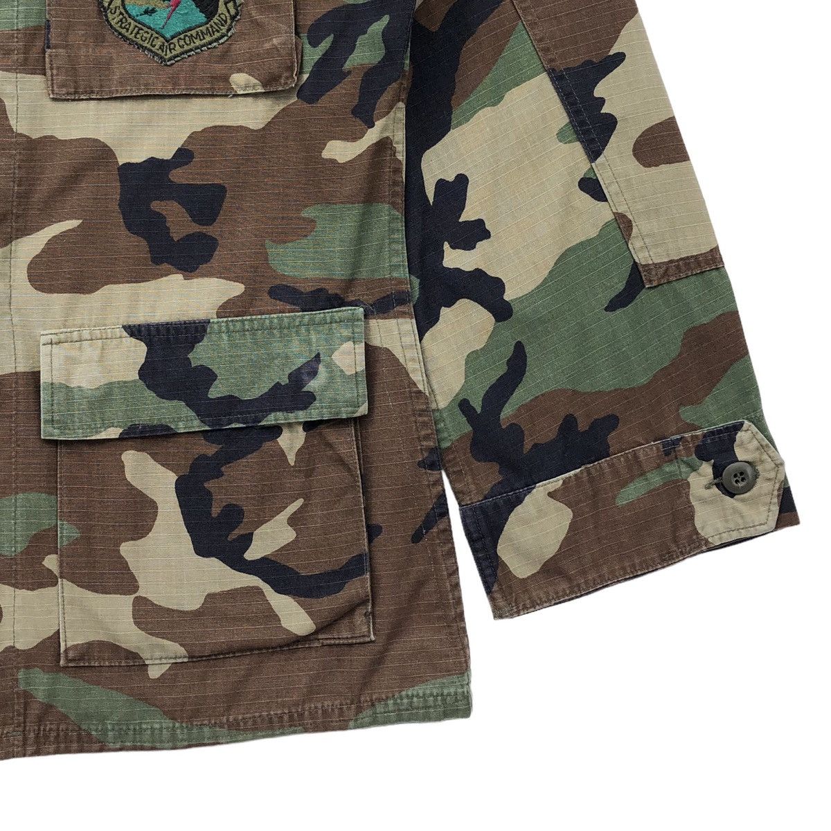 Vintage 🔥Vintage 80s US Air Force Woodland Camo Jacket With Patches Size US S / EU 44-46 / 1 - 7 Thumbnail