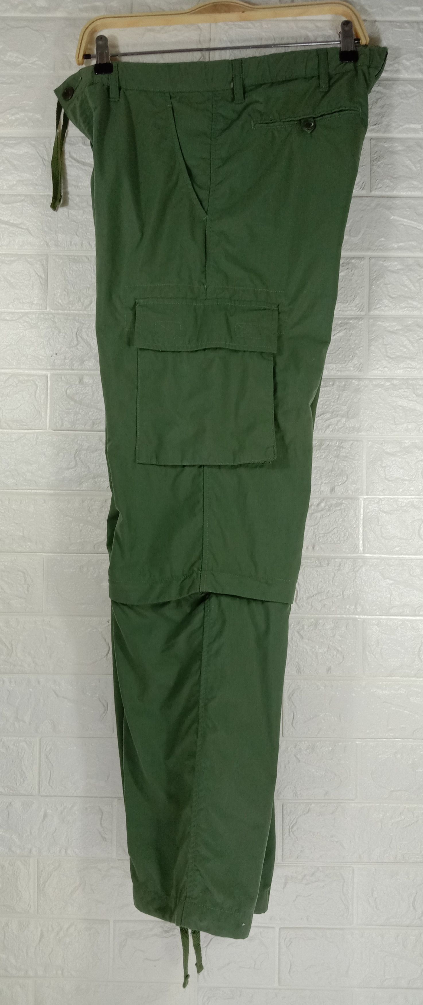 Uniqlo Japanese Uniqlo Multi Pocket Cargo Tactical Pants Size US 32 / EU 48 - 10 Thumbnail