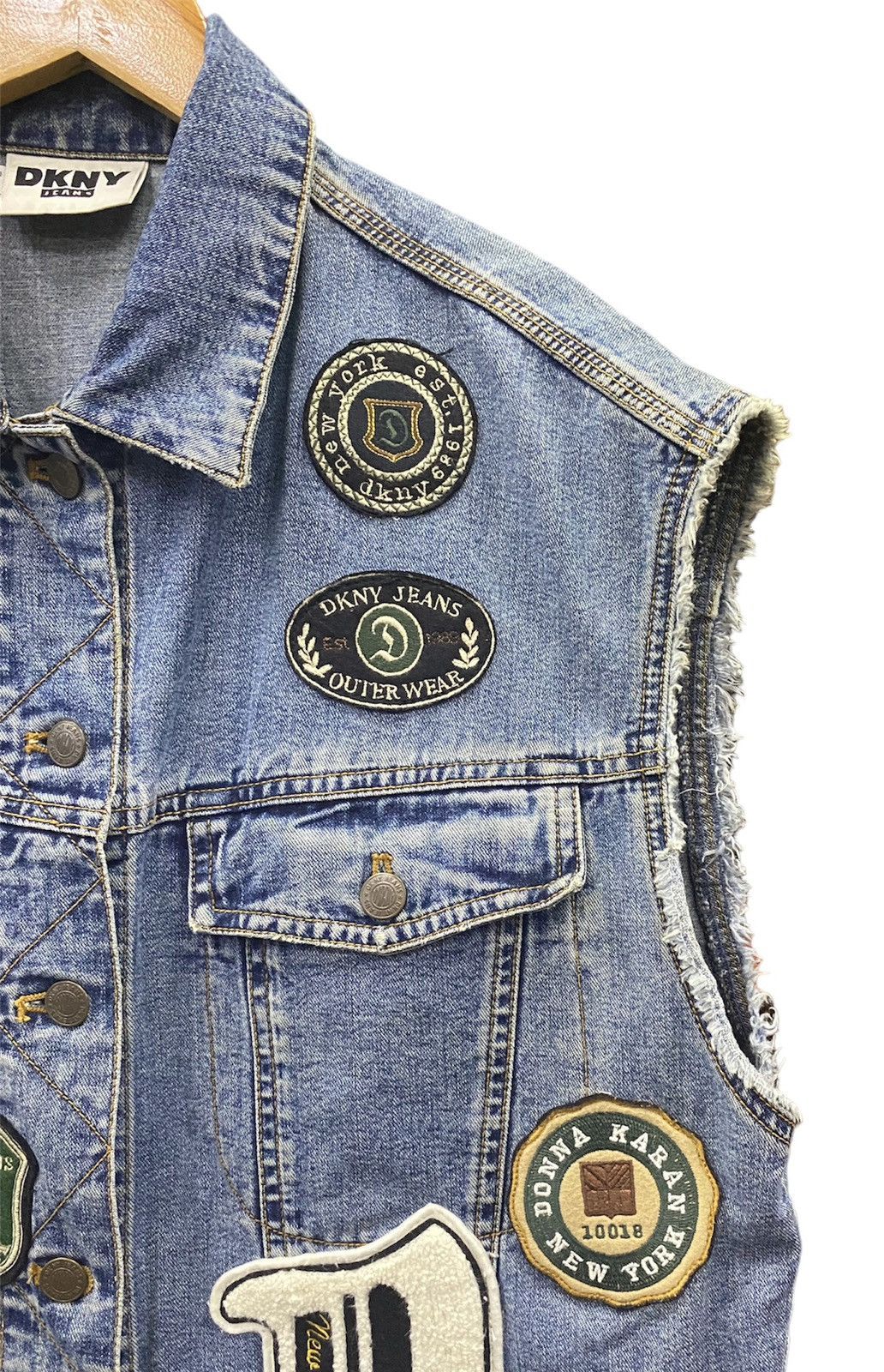DKNY DKNY Patches Sleeveless Button Denim Jacket (M) Size US M / EU 48-50 / 2 - 5 Thumbnail