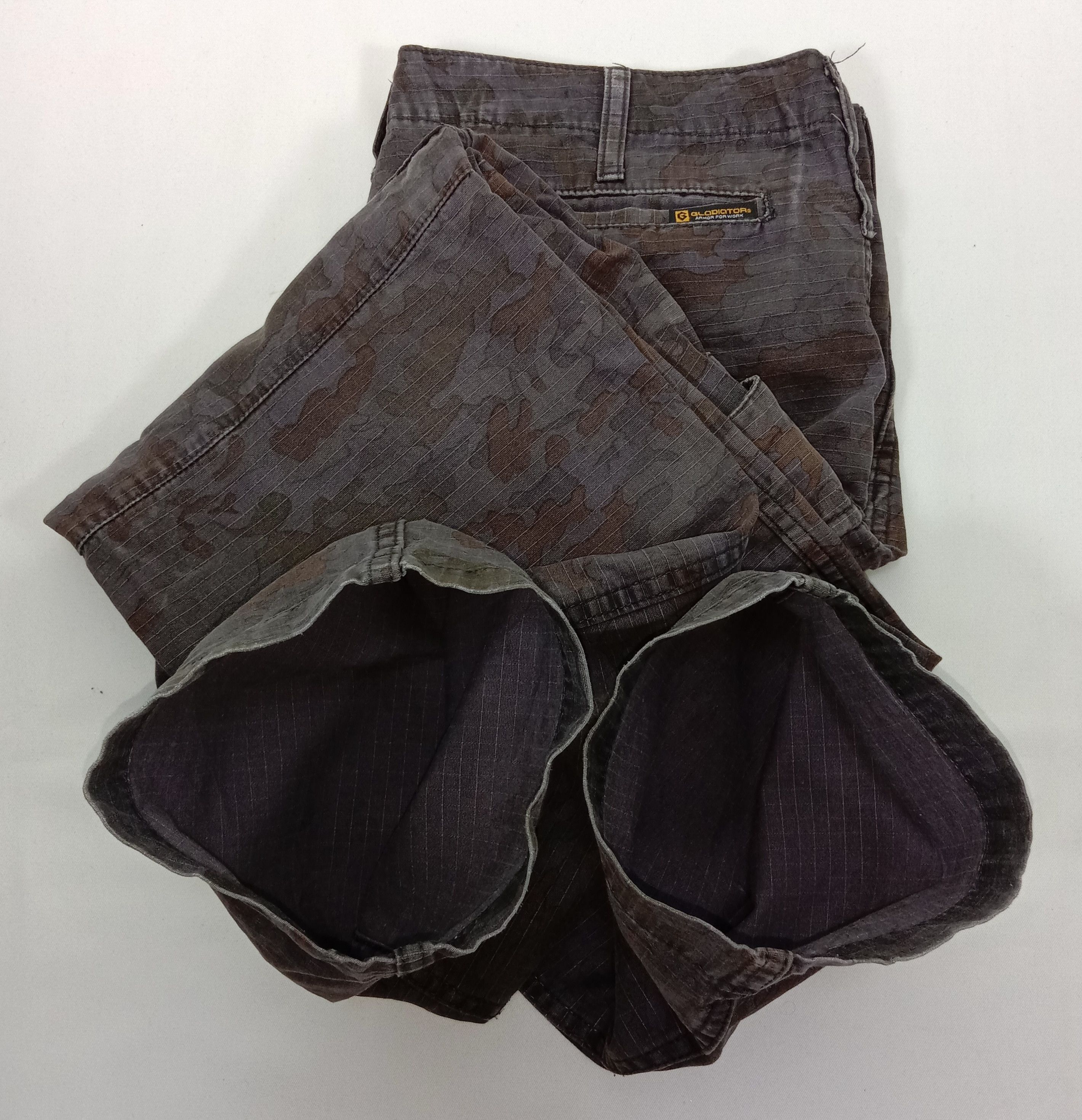 Japanese Brand Vintage Japanese Gladiator Camo Multi Pocket Cargo Pants Size US 33 - 16 Thumbnail