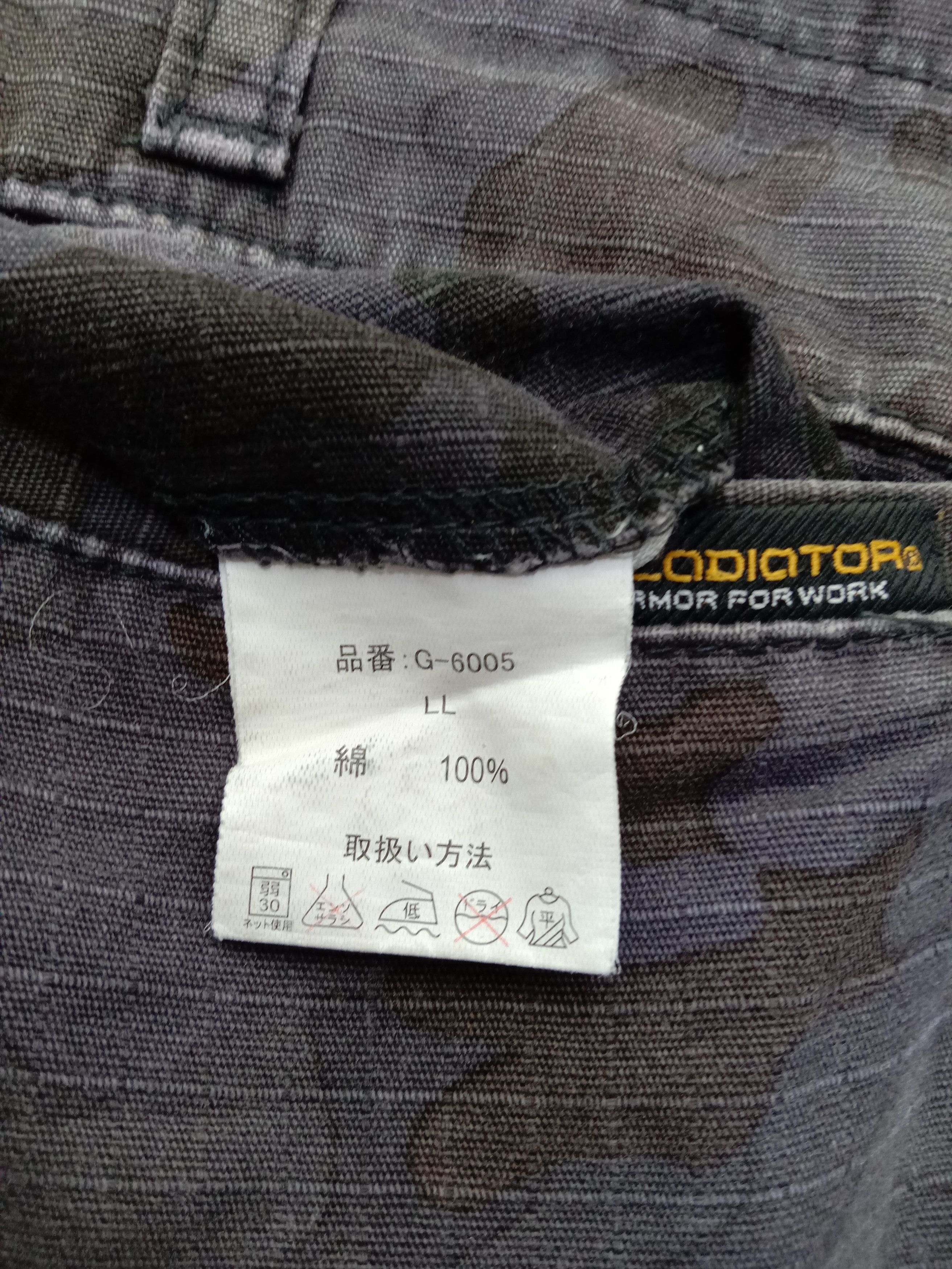 Japanese Brand Vintage Japanese Gladiator Camo Multi Pocket Cargo Pants Size US 33 - 14 Thumbnail
