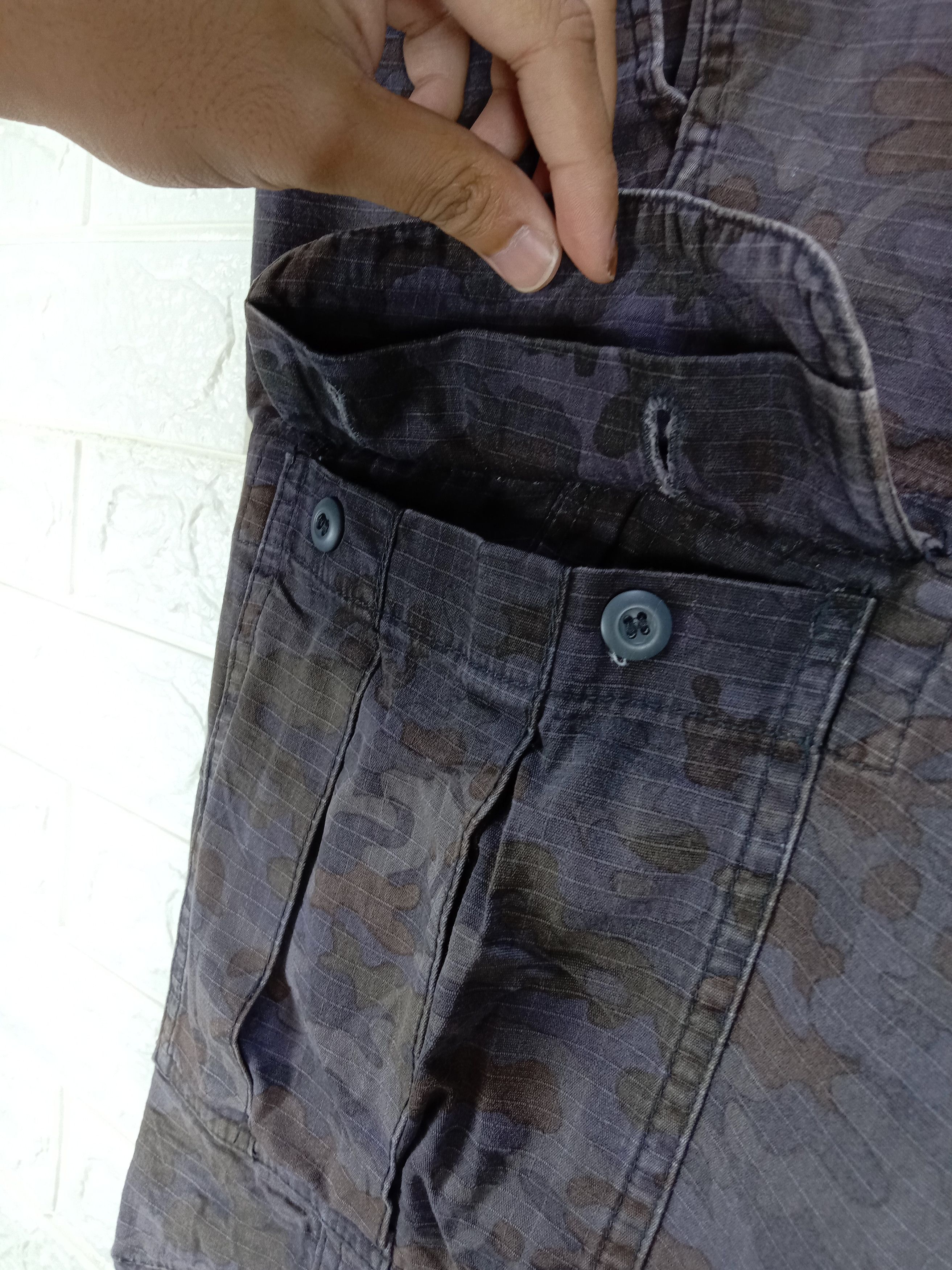 Japanese Brand Vintage Japanese Gladiator Camo Multi Pocket Cargo Pants Size US 33 - 13 Thumbnail