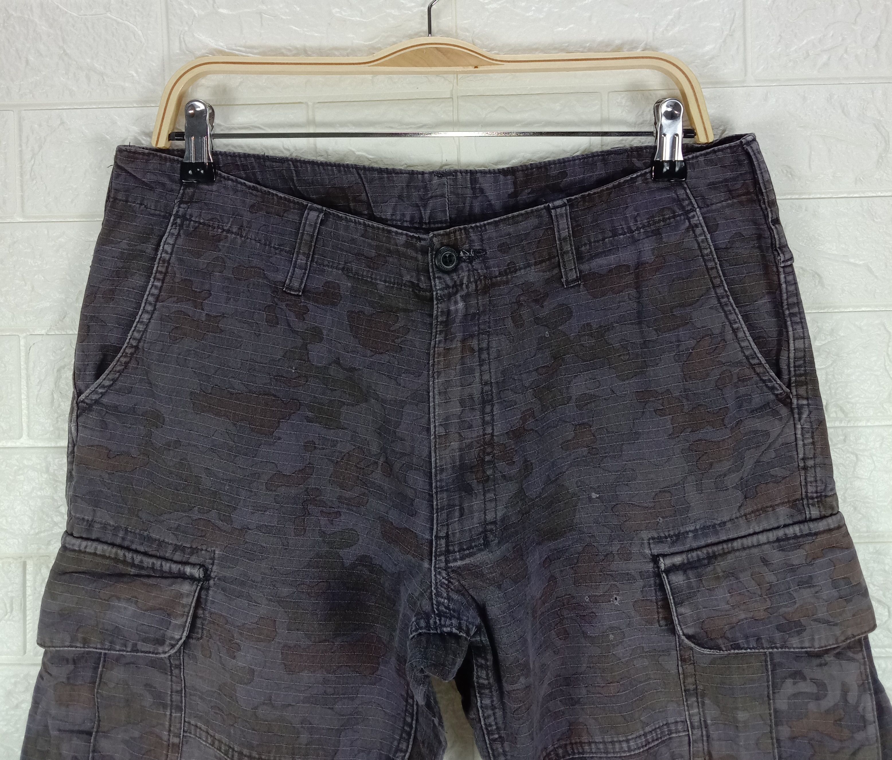 Japanese Brand Vintage Japanese Gladiator Camo Multi Pocket Cargo Pants Size US 33 - 2 Thumbnail