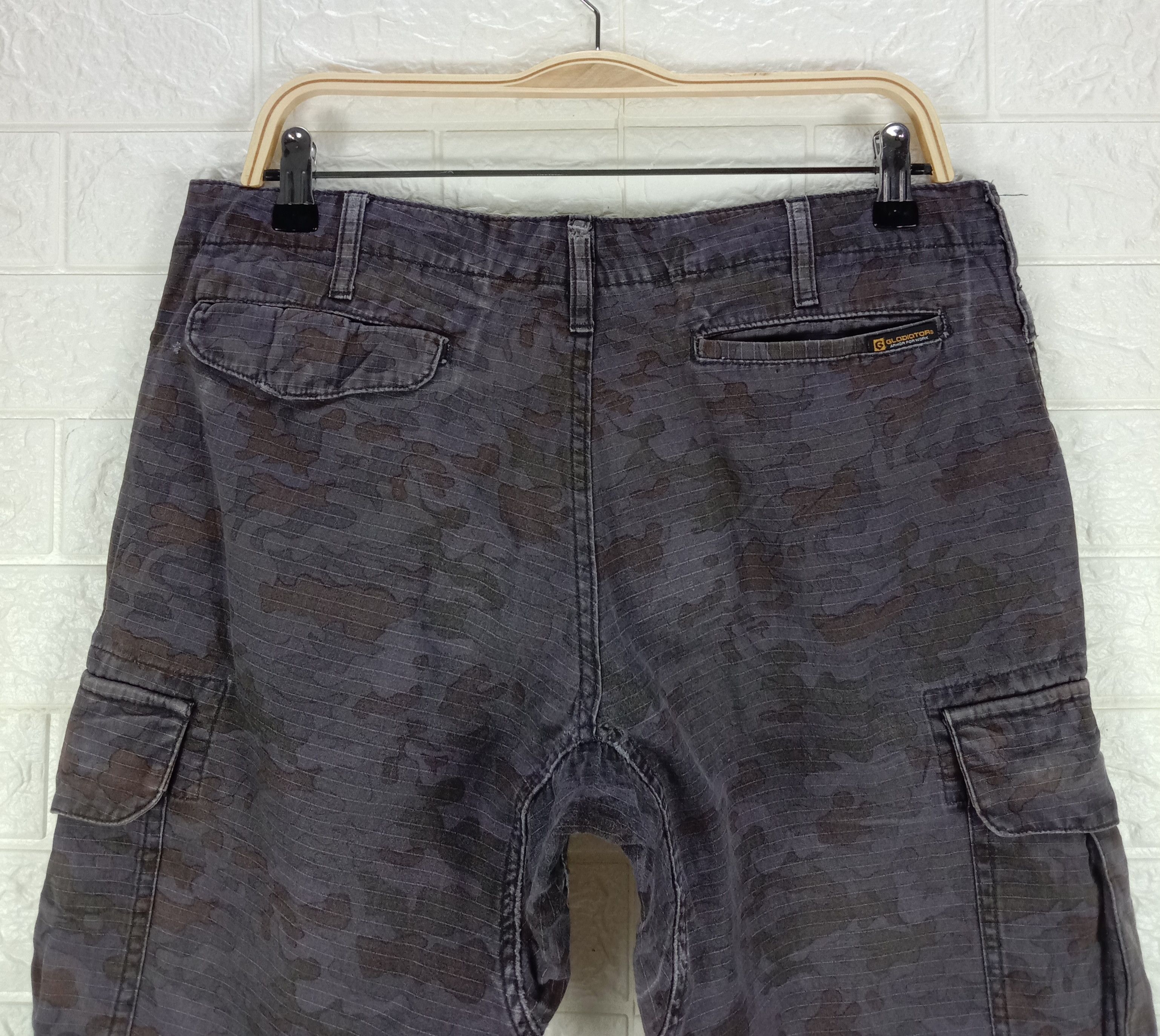 Japanese Brand Vintage Japanese Gladiator Camo Multi Pocket Cargo Pants Size US 33 - 6 Thumbnail