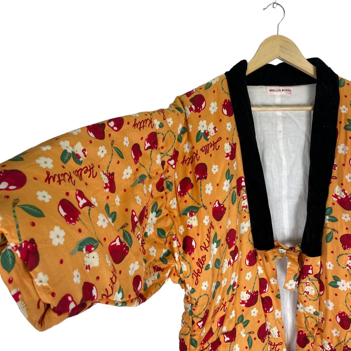 Cartoon Network ⚡️HELLO KITTY LOVE OVERPRINT SHORT KIMONO Size M / US 6-8 / IT 42-44 - 4 Thumbnail