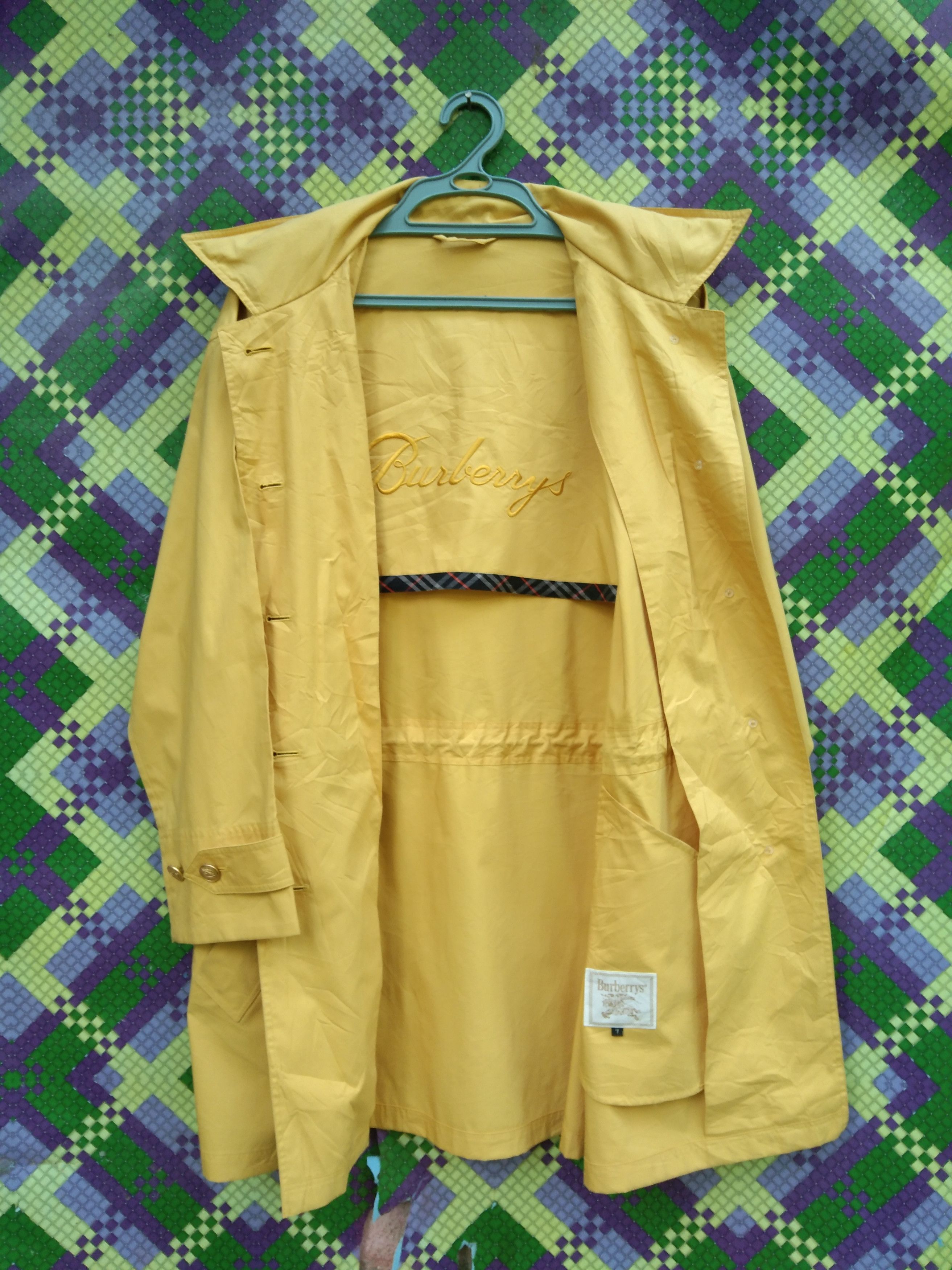 image of Burberry's Men's Lightlayers Jacket in Yellow (Size Large)