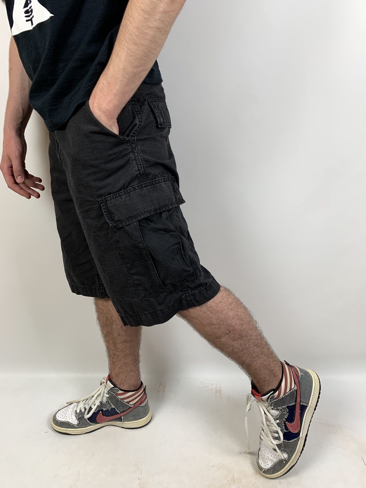 Carhartt Vintage Carhartt WIP Black Cargo Shorts Travis Style Size US 28 / EU 44 - 4 Thumbnail