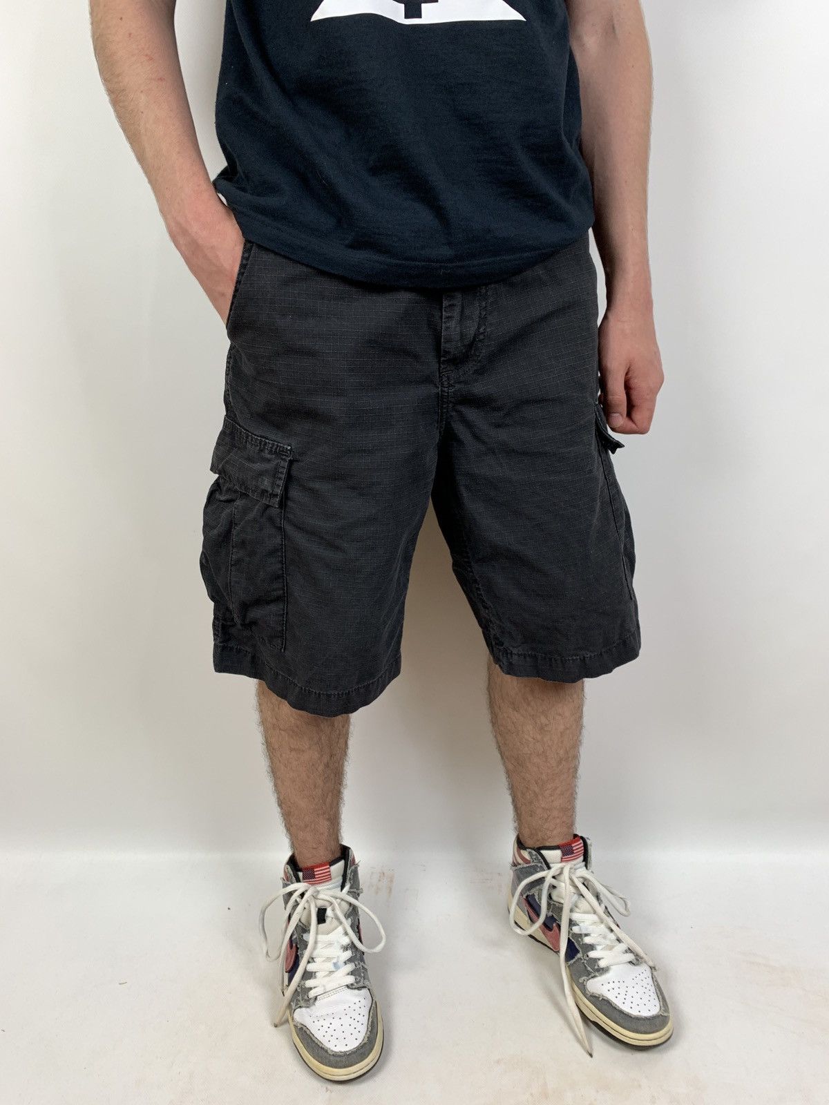 Carhartt Vintage Carhartt WIP Black Cargo Shorts Travis Style Size US 28 / EU 44 - 3 Thumbnail