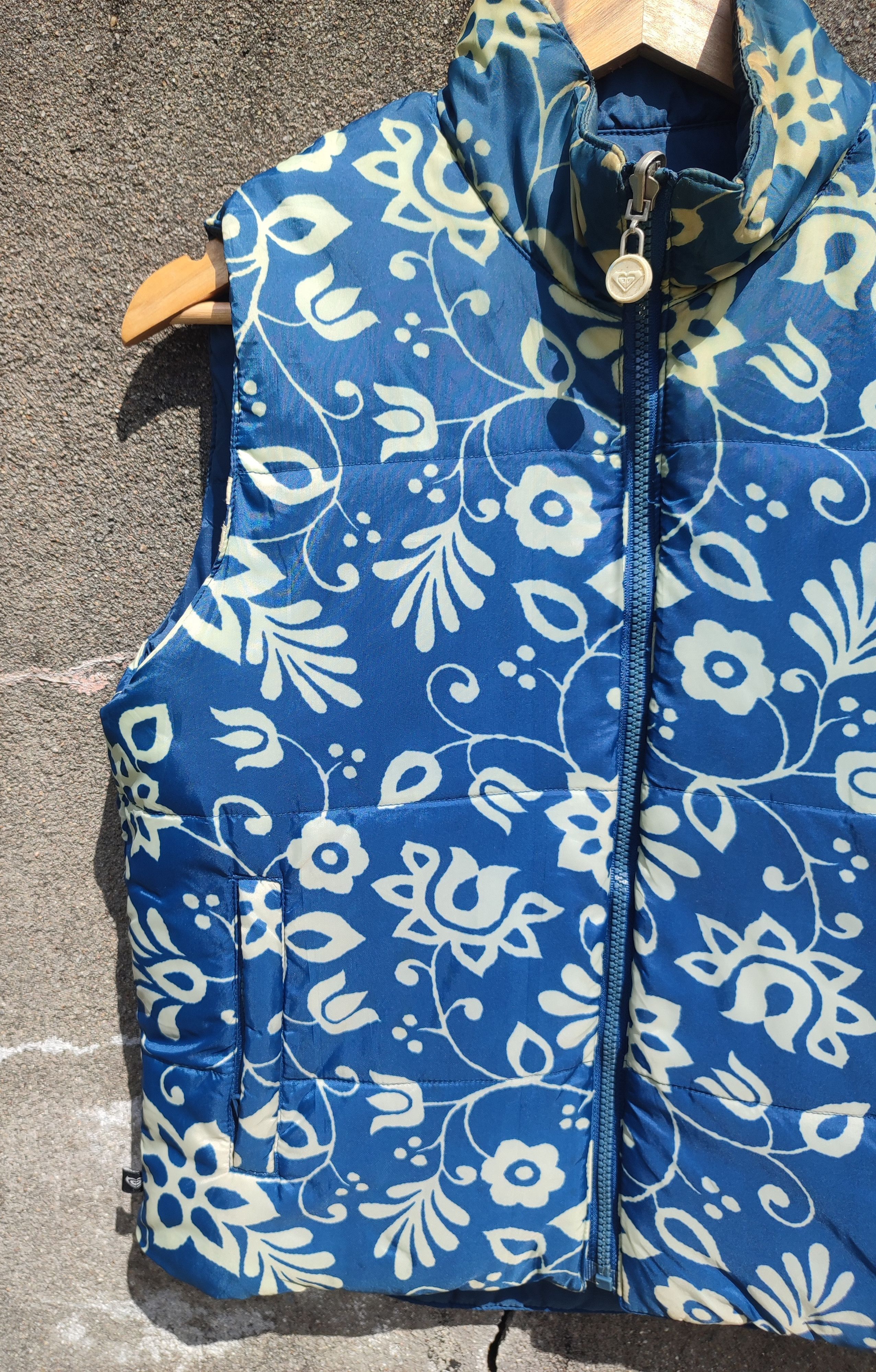 Quiksilver Roxy Reversible Puffer Vest – Floral x Clean Blue (Y2K) Size US S / EU 44-46 / 1 - 10 Thumbnail