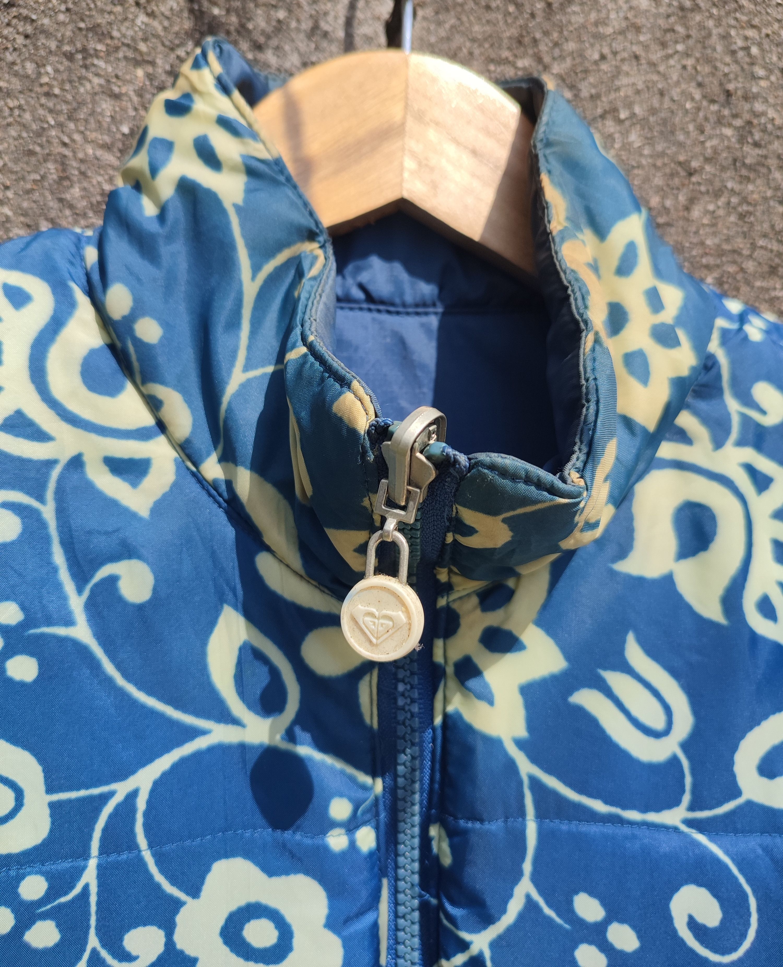 Quiksilver Roxy Reversible Puffer Vest – Floral x Clean Blue (Y2K) Size US S / EU 44-46 / 1 - 6 Thumbnail