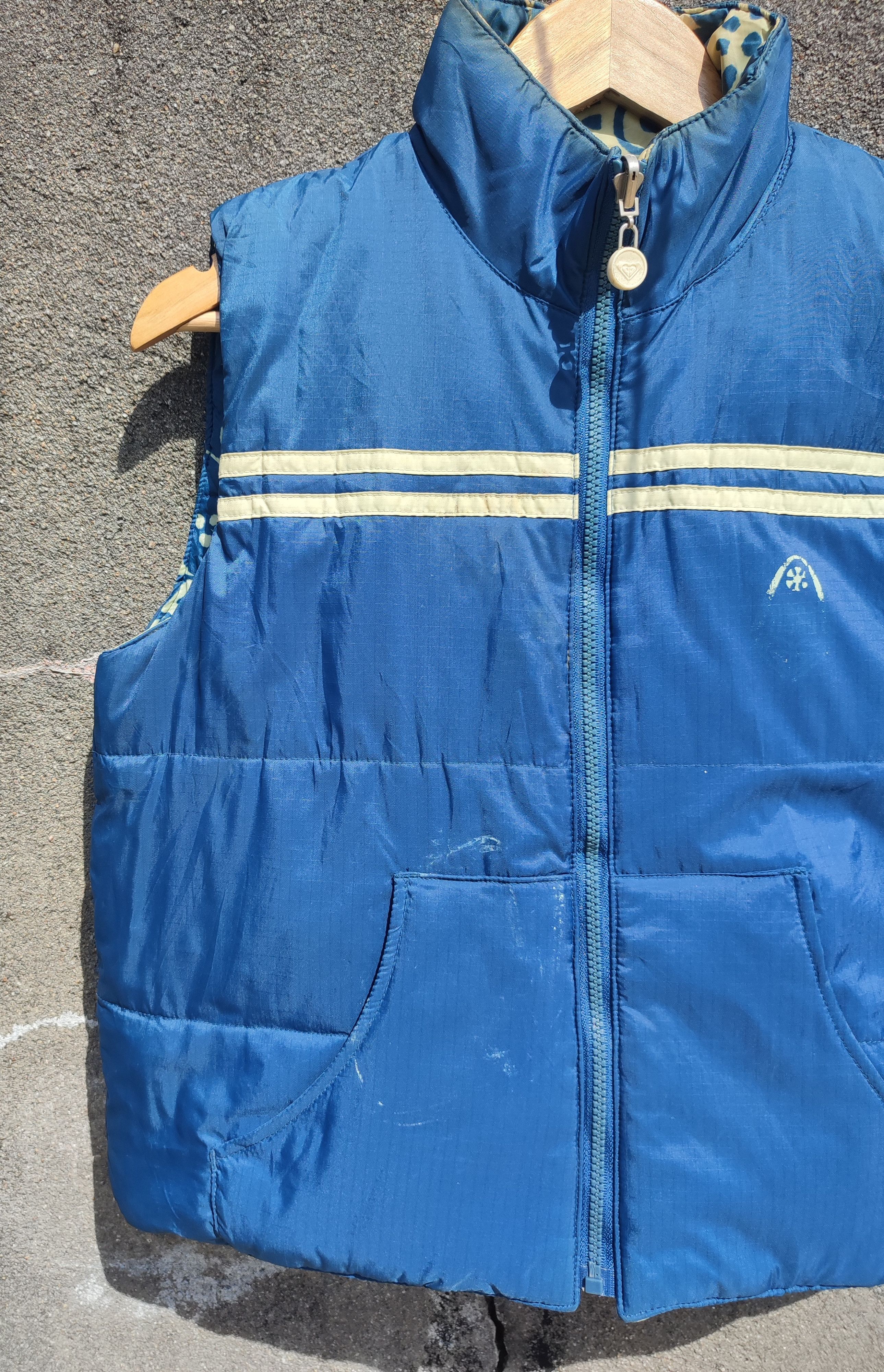 Quiksilver Roxy Reversible Puffer Vest – Floral x Clean Blue (Y2K) Size US S / EU 44-46 / 1 - 14 Thumbnail