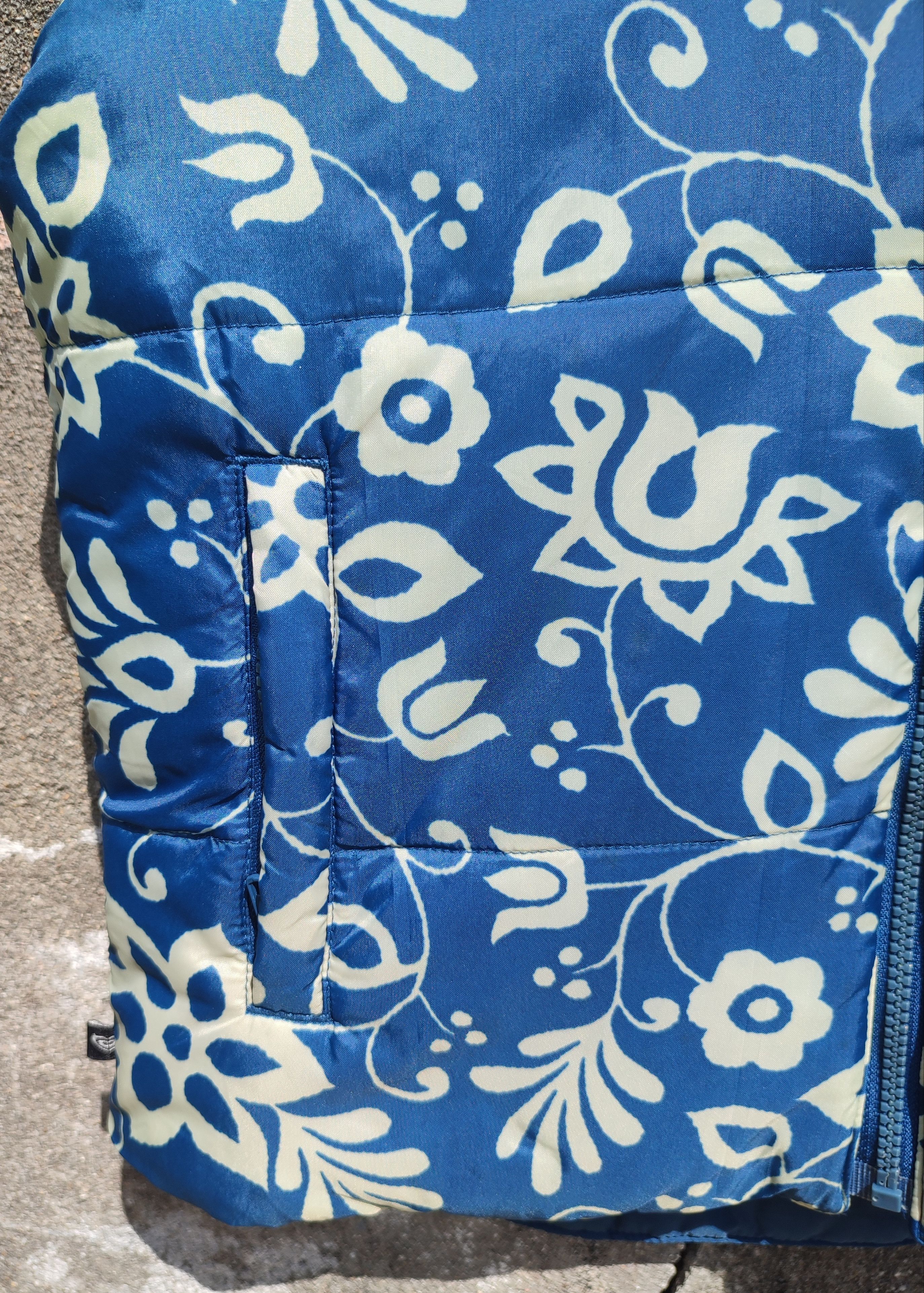 Quiksilver Roxy Reversible Puffer Vest – Floral x Clean Blue (Y2K) Size US S / EU 44-46 / 1 - 8 Thumbnail