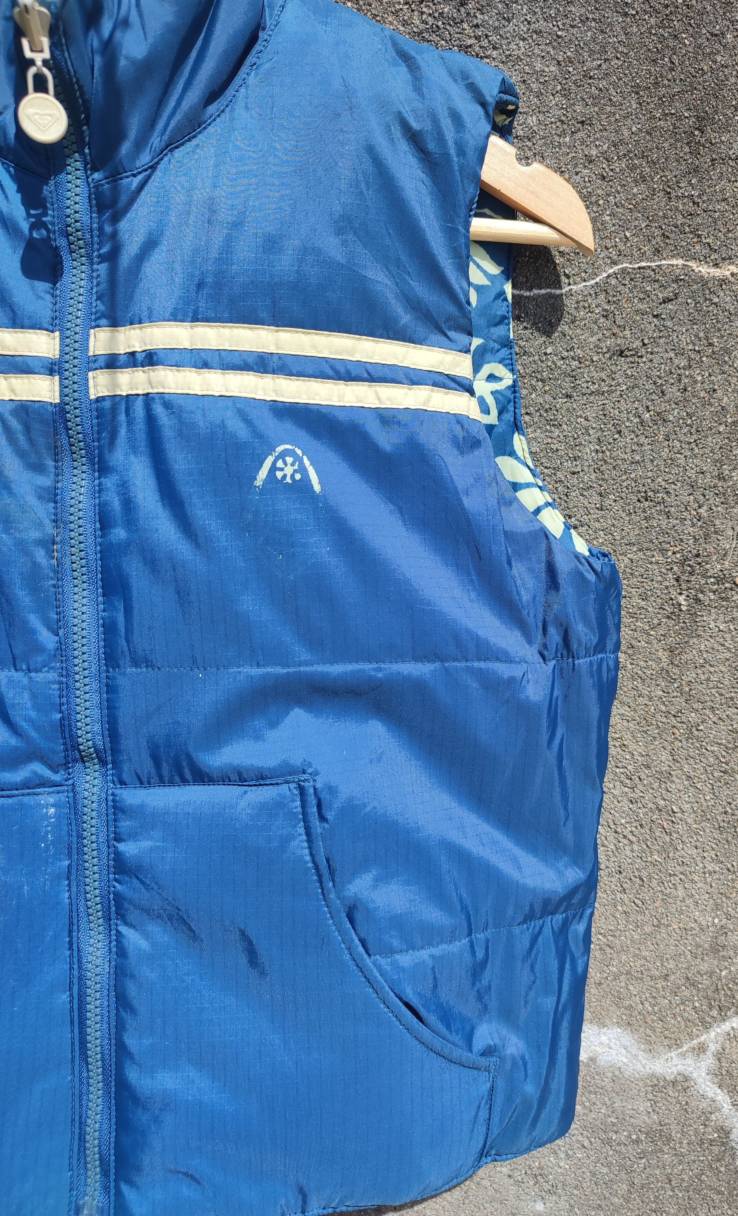 Quiksilver Roxy Reversible Puffer Vest – Floral x Clean Blue (Y2K) Size US S / EU 44-46 / 1 - 16 Thumbnail