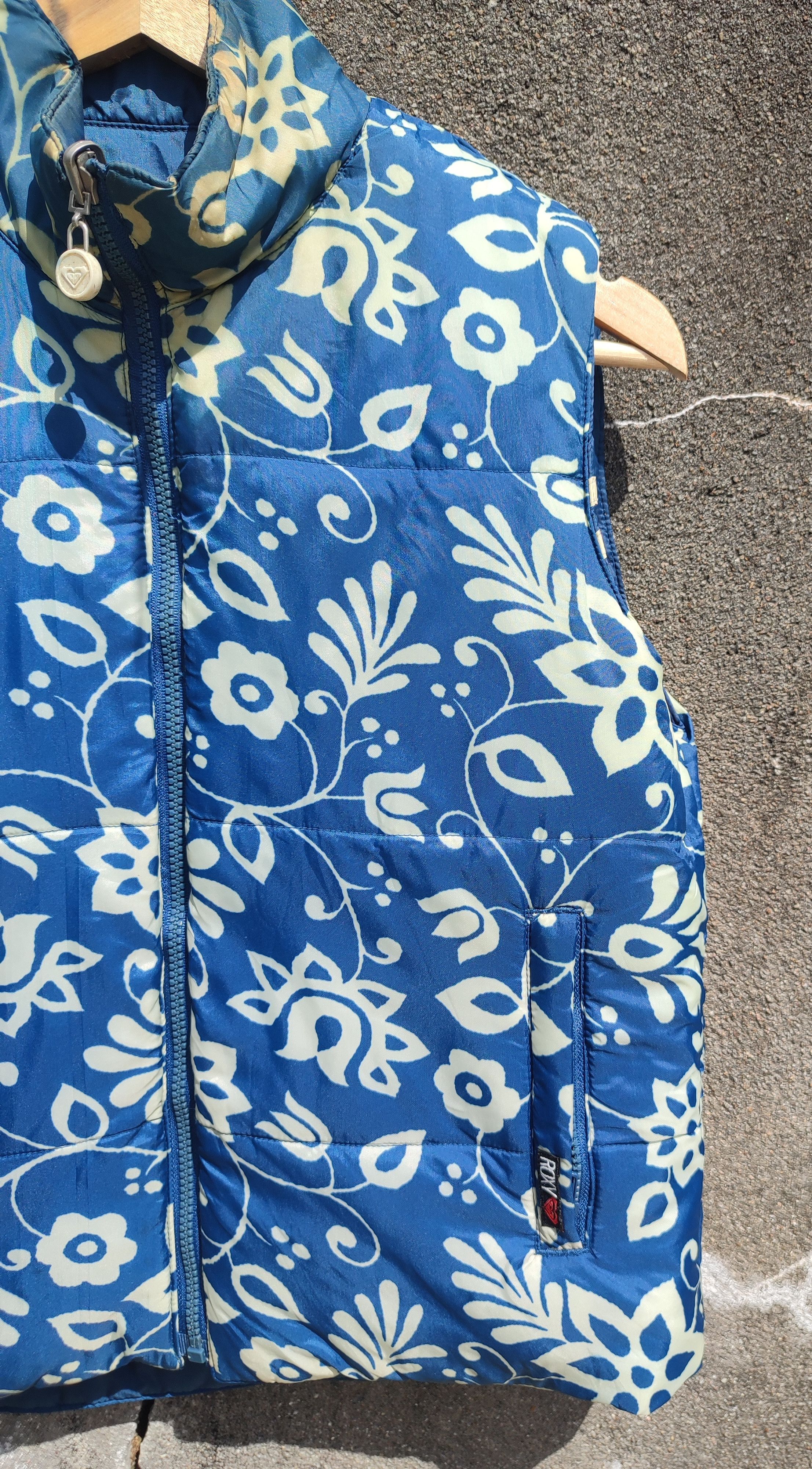 Quiksilver Roxy Reversible Puffer Vest – Floral x Clean Blue (Y2K) Size US S / EU 44-46 / 1 - 11 Thumbnail