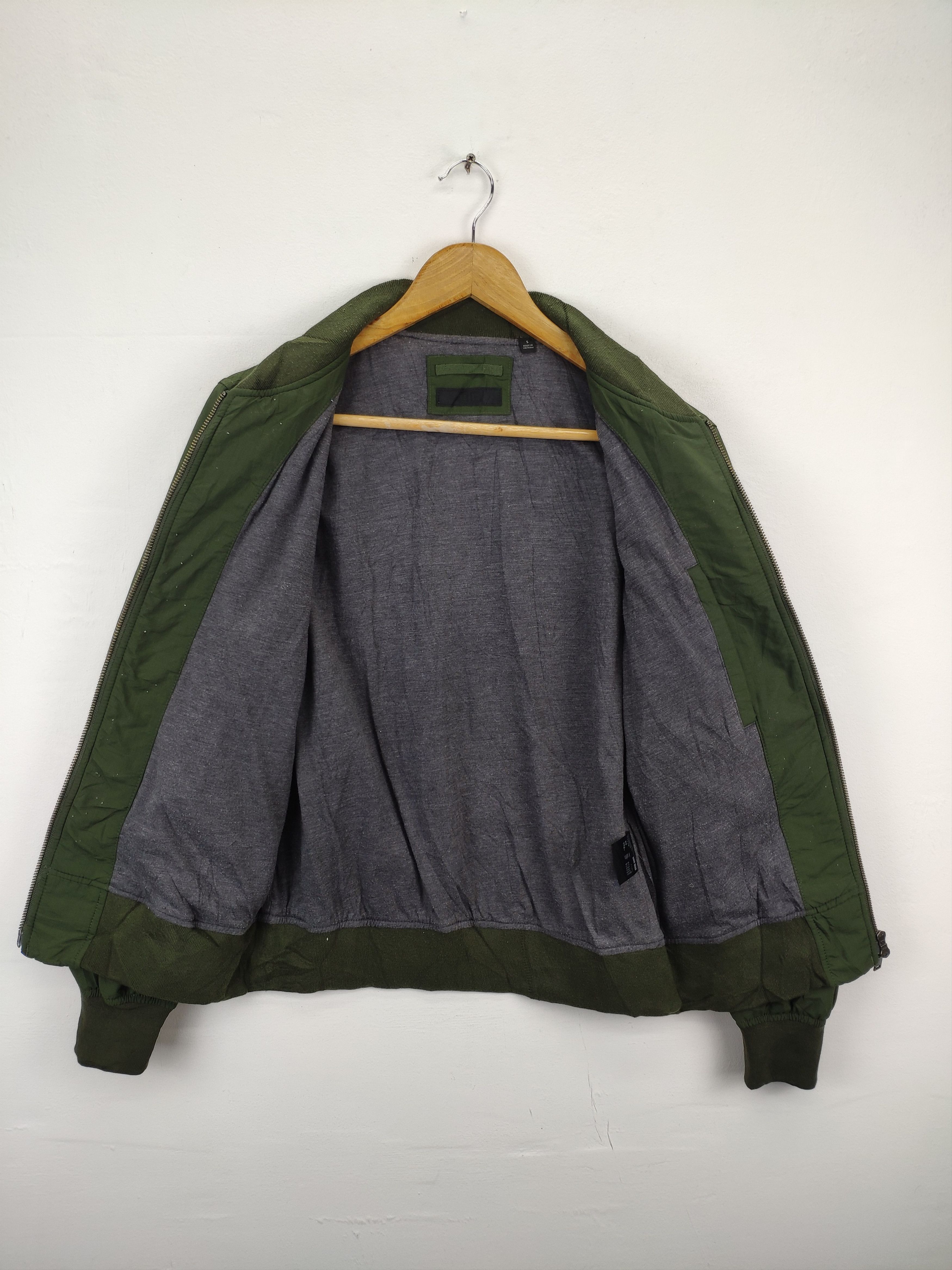 Japanese Brand × Uniqlo Uniqlo Bomber Jacket Alpha Industries Style Size US S / EU 44-46 / 1 - 12 Thumbnail