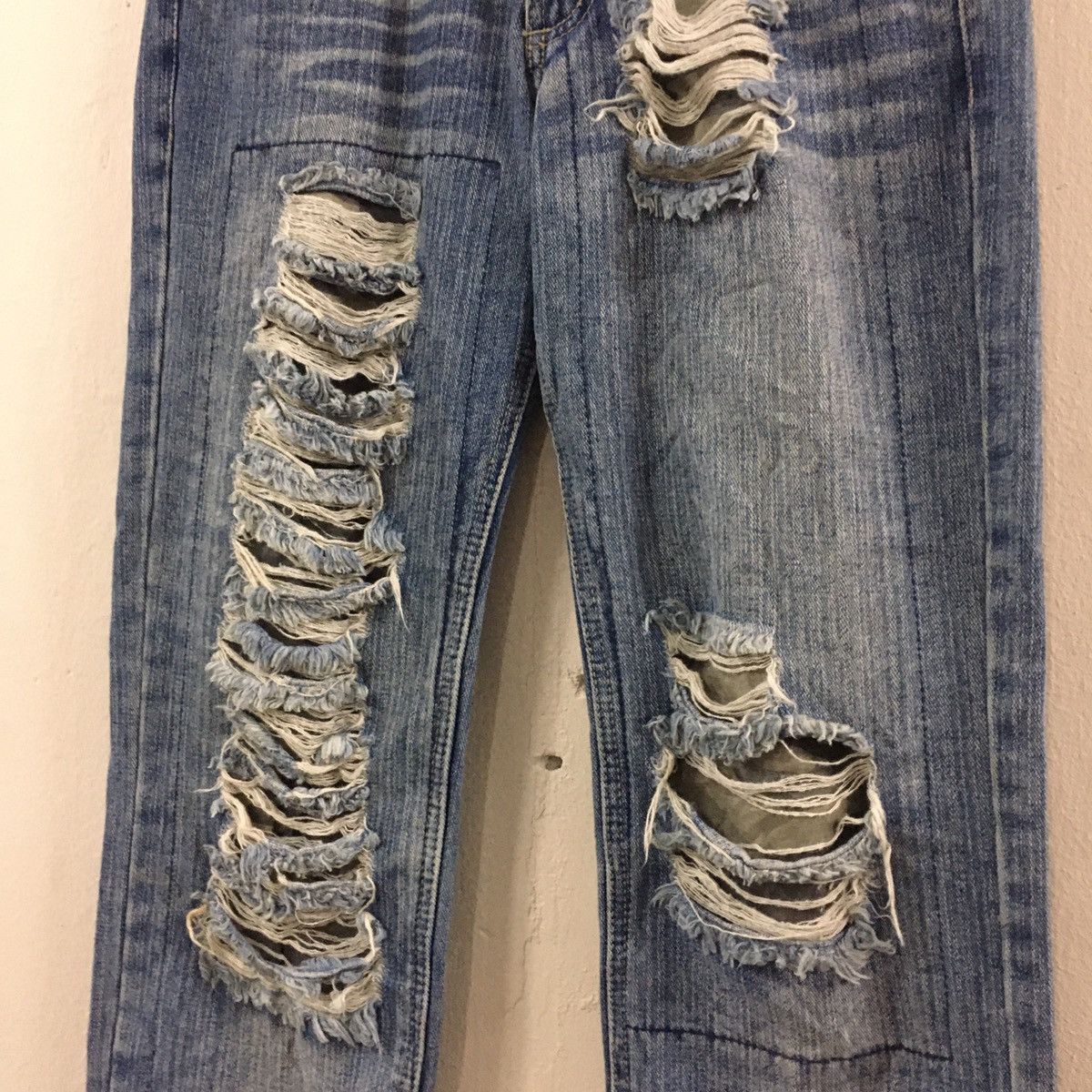 Japanese Brand Japanese brand distressed ripped jeans like visvim hysteric Size US 28 / EU 44 - 3 Thumbnail