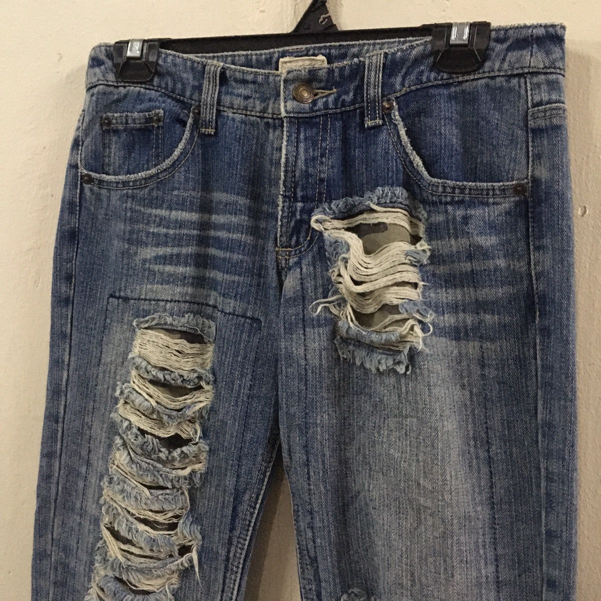 Japanese Brand Japanese brand distressed ripped jeans like visvim hysteric Size US 28 / EU 44 - 2 Thumbnail