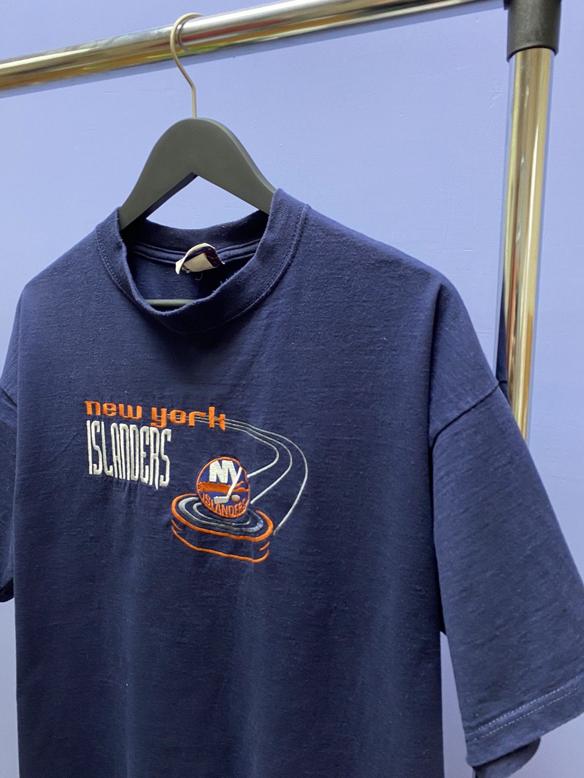 NHL Vintage New York Islanders Hokey NHL T Shirt Men’s L Blue Size US L / EU 52-54 / 3 - 7 Thumbnail