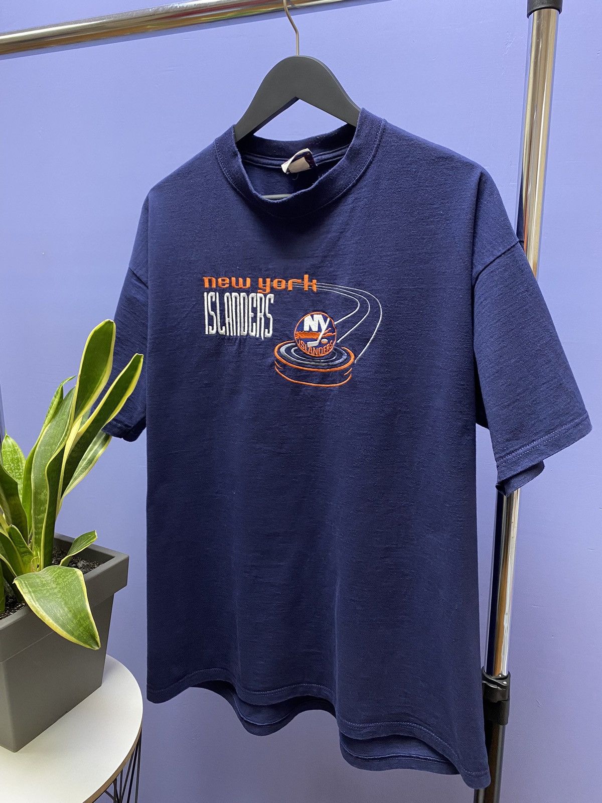 NHL Vintage New York Islanders Hokey NHL T Shirt Men’s L Blue Size US L / EU 52-54 / 3 - 2 Thumbnail