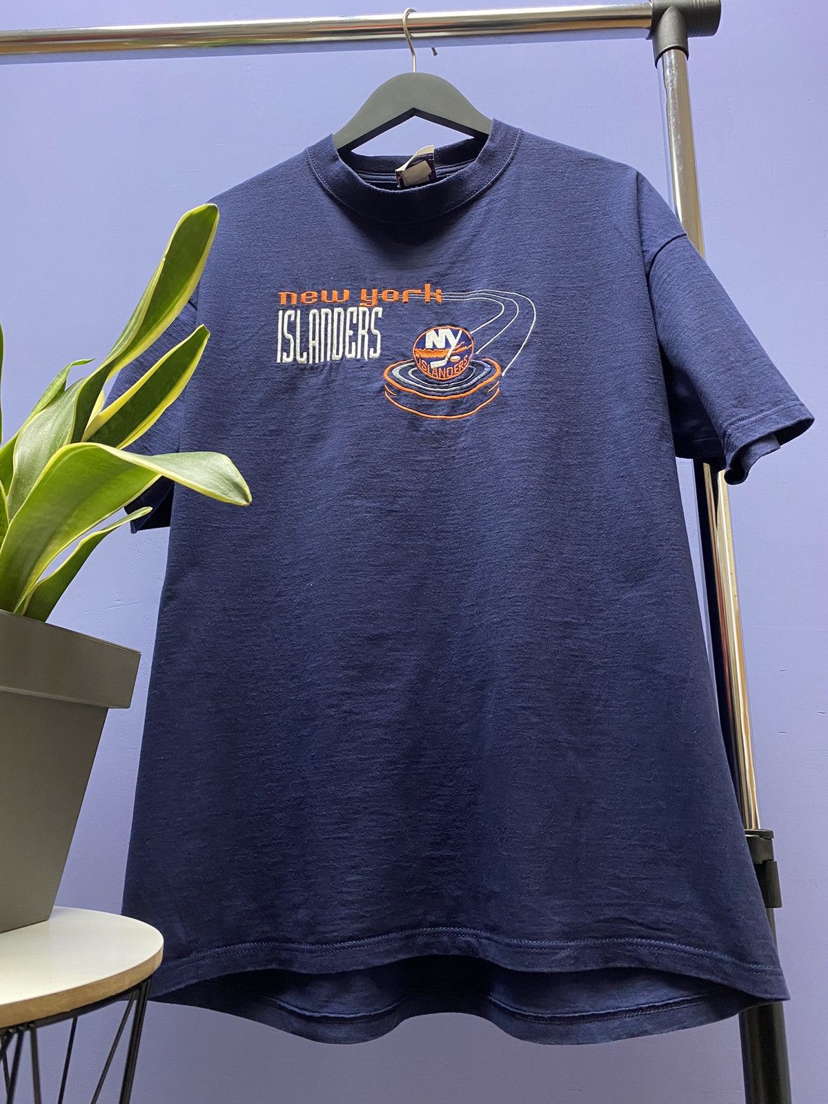 NHL Vintage New York Islanders Hokey NHL T Shirt Men’s L Blue Size US L / EU 52-54 / 3 - 4 Thumbnail