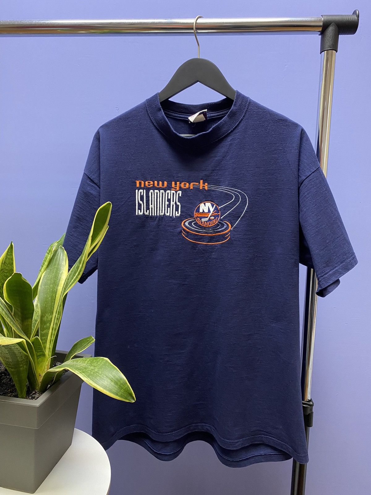 NHL Vintage New York Islanders Hokey NHL T Shirt Men’s L Blue Size US L / EU 52-54 / 3 - 1 Thumbnail