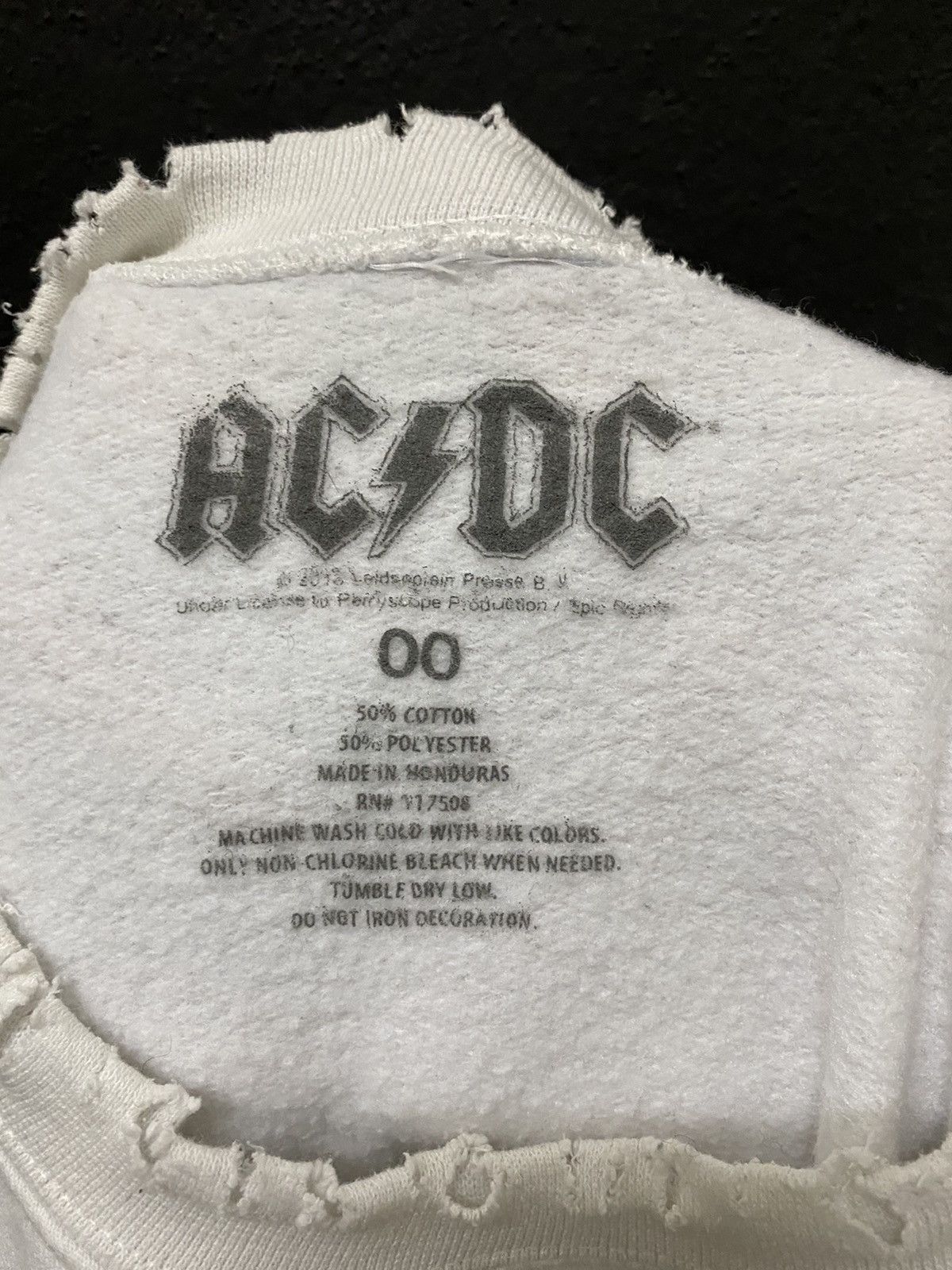AC/DC 🔥VINTAGE ACDC HIGH VOLTAGE ROCK & ROLL SWEATSHIRT Size US S / EU 44-46 / 1 - 10 Thumbnail