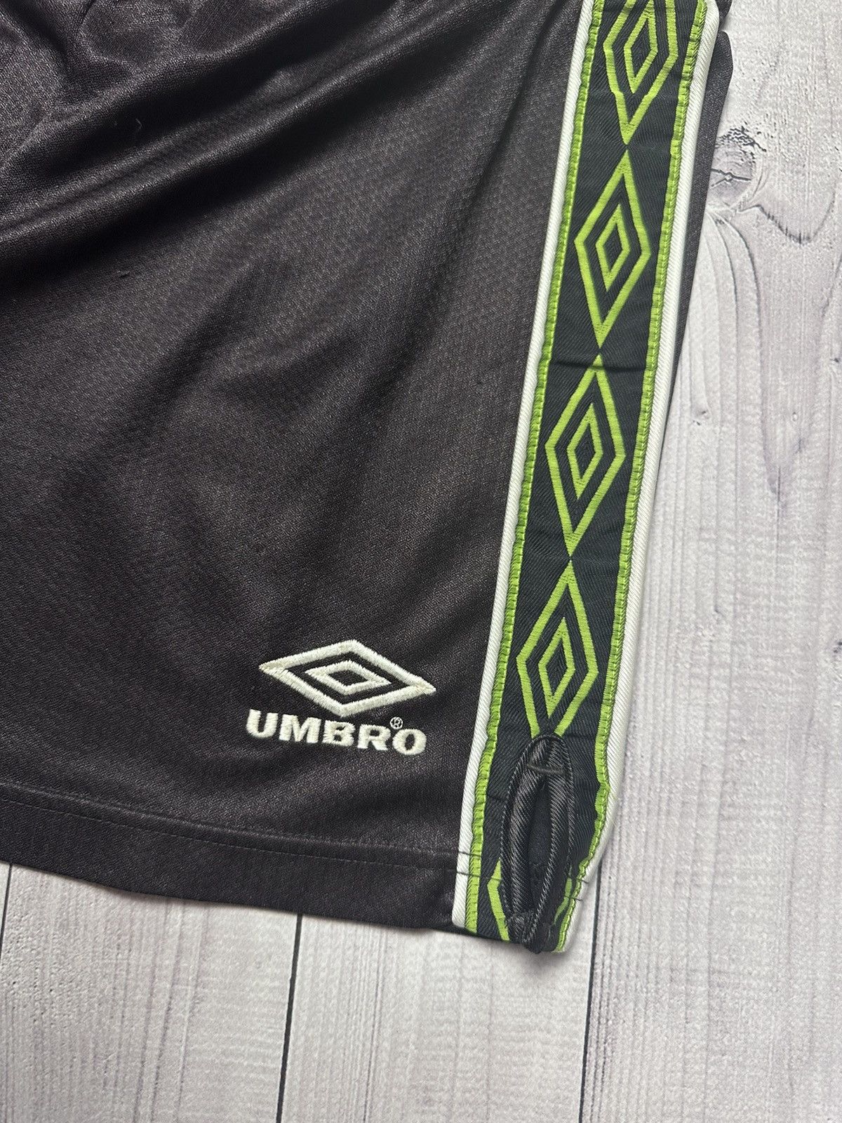 Umbro Vintage Umbro Manchester United Soccer Shorts size Xs (Kids) Size US 27 - 3 Thumbnail