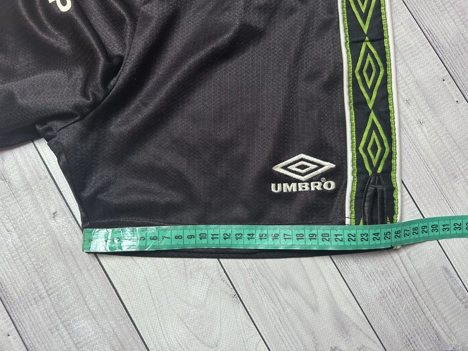 Umbro Vintage Umbro Manchester United Soccer Shorts size Xs (Kids) Size US 27 - 11 Thumbnail