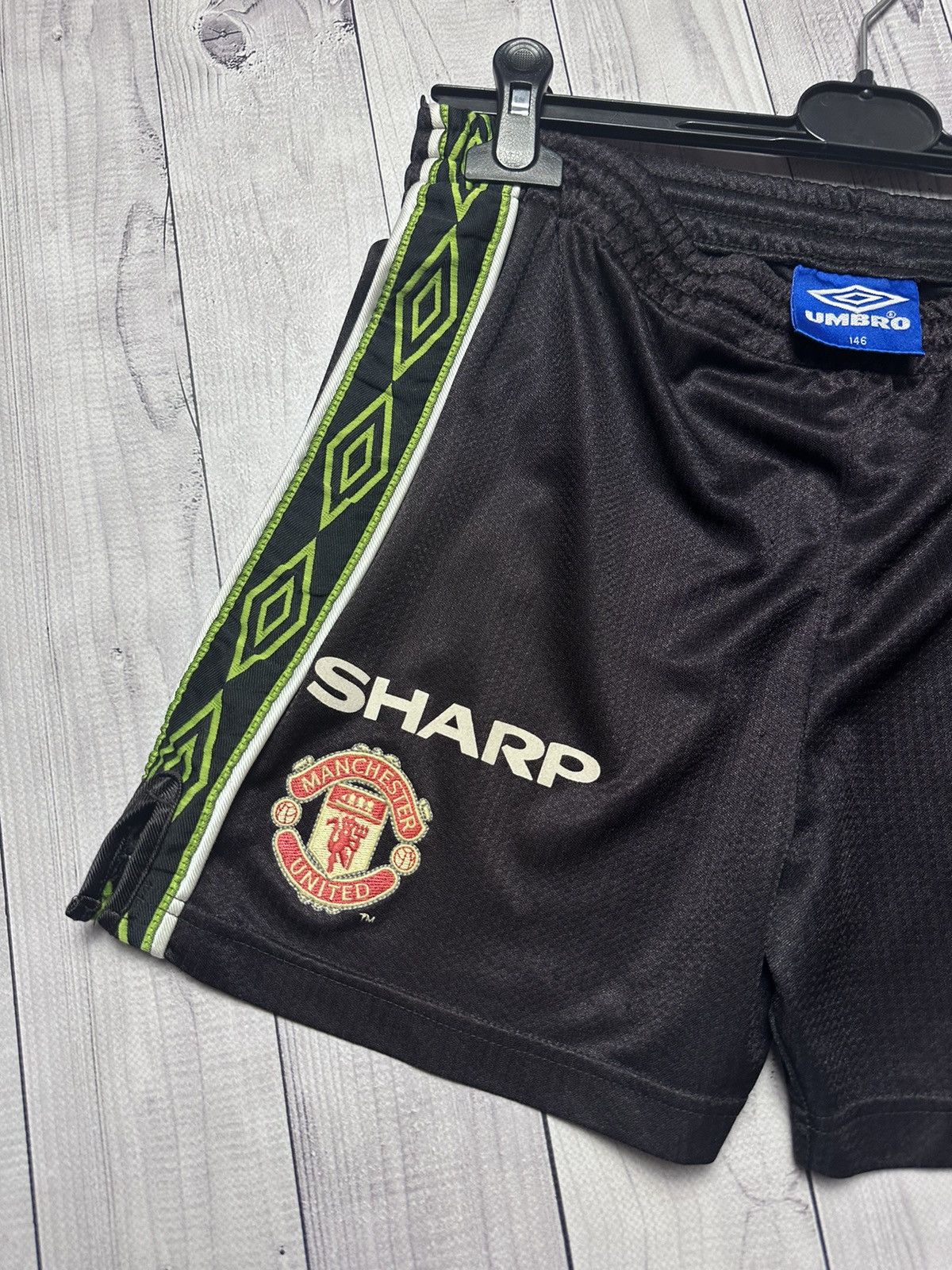 Umbro Vintage Umbro Manchester United Soccer Shorts size Xs (Kids) Size US 27 - 2 Thumbnail