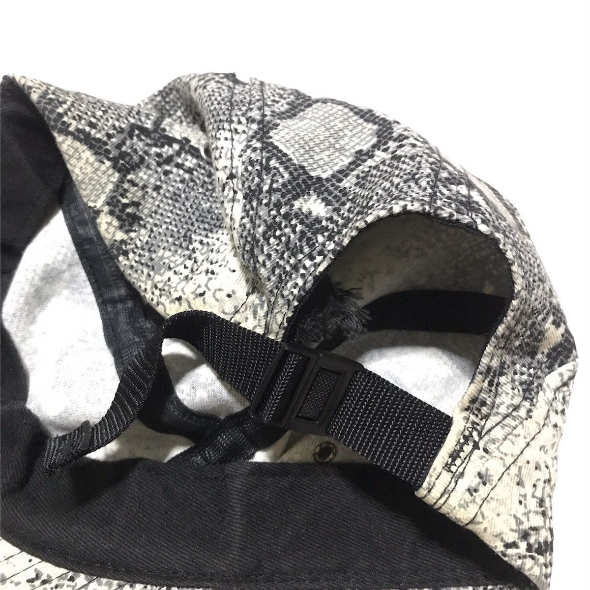 Supreme Vintage Supreme snakeskin 5 panel camp cap F/W 2001 Size ONE SIZE - 4 Thumbnail