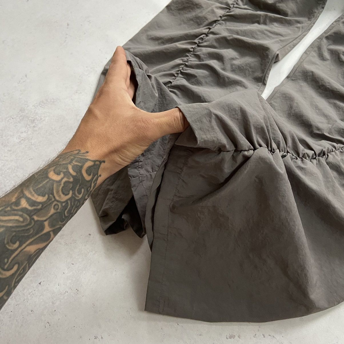 Japanese Brand Archival Pleated Nylon Pants Drill Issey Miyake Style Size 27" / US 4 / IT 40 - 9 Thumbnail